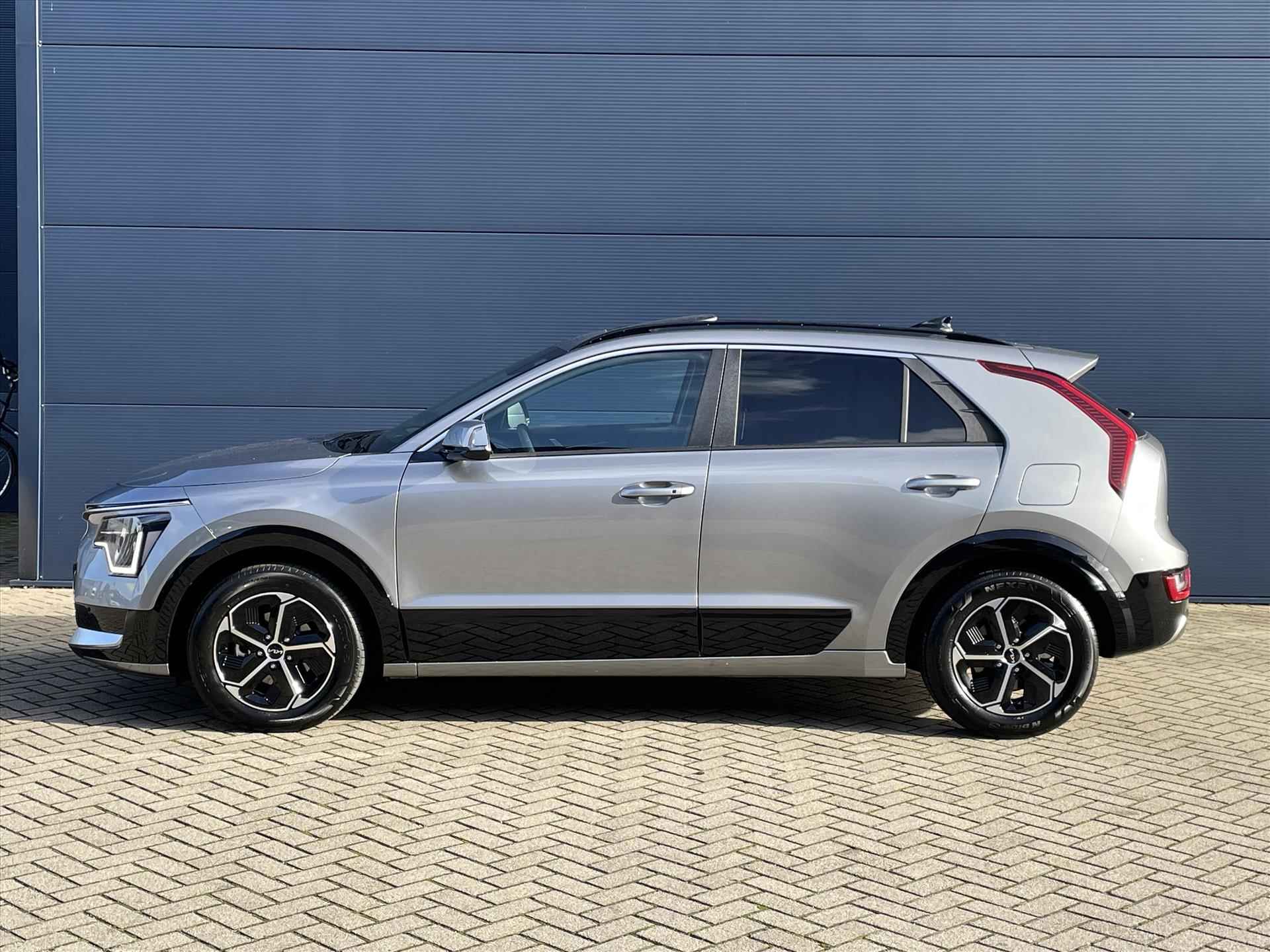 Kia Niro 1.6 GDi Hybrid 141pk  DynamicPlusLine | Navigatie | Stoel-/Stuurverwarming | Schuif-/Kanteldak | Elektrische Achterklep | - 2/43