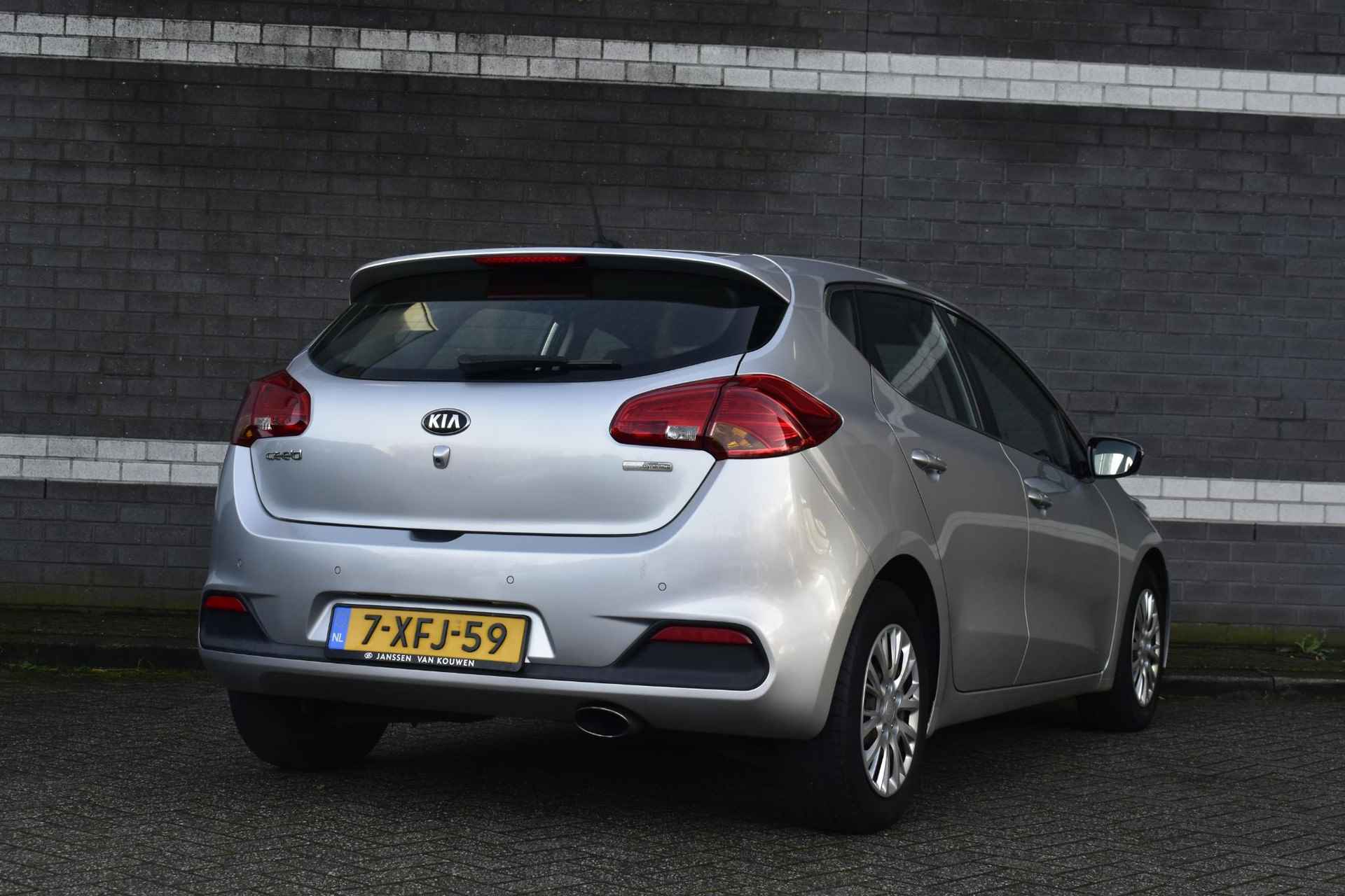 Kia cee'd 1.6 GDI Business Pack / Navi / Camera / PDC / Dealer onderhouden - 2/33