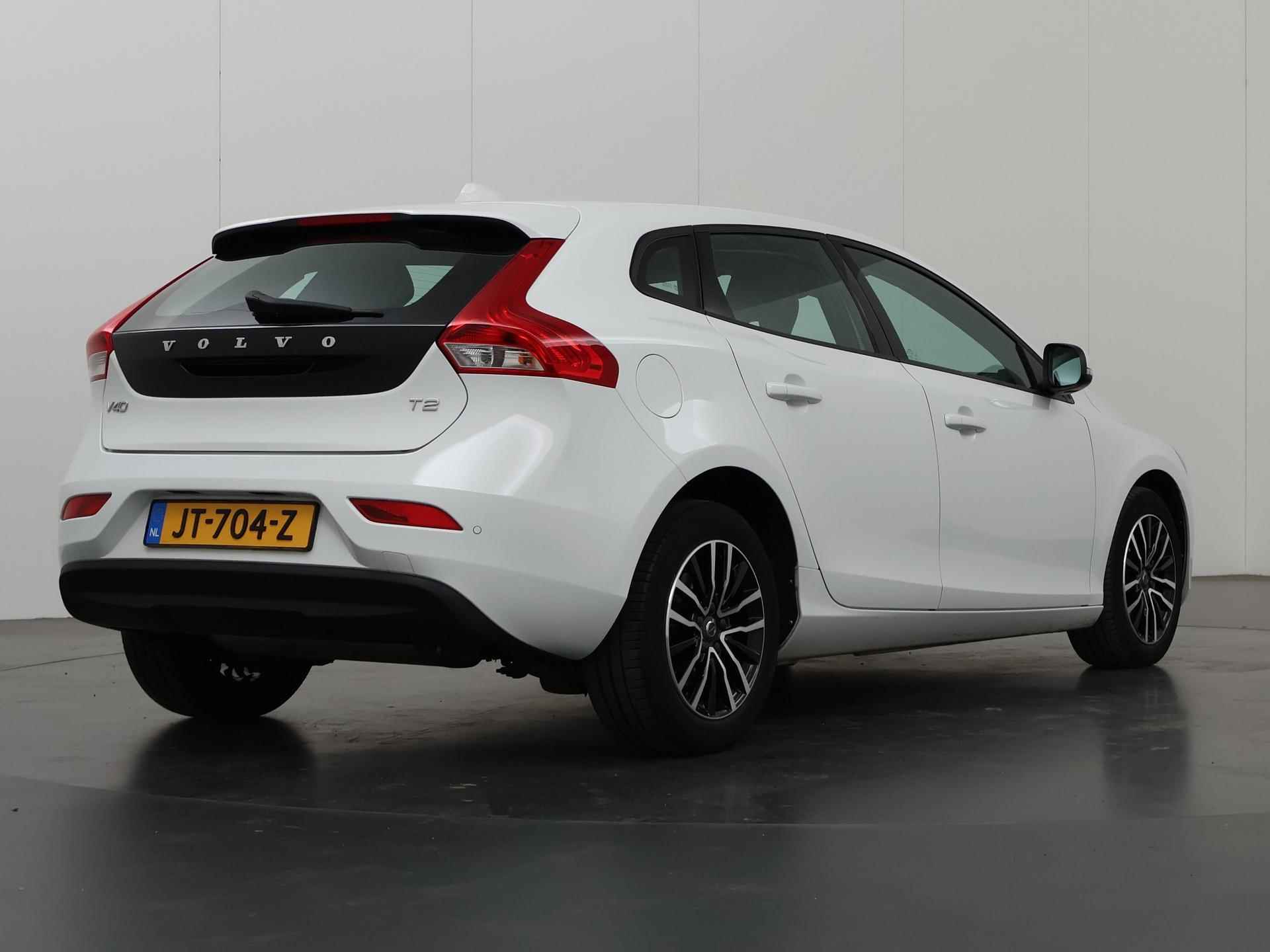 Volvo V40 2.0 T2 Momentum | Navigatie | Led Koplampen | Stoelverwarming | Climate Control| Parkeersensoren | - 3/37