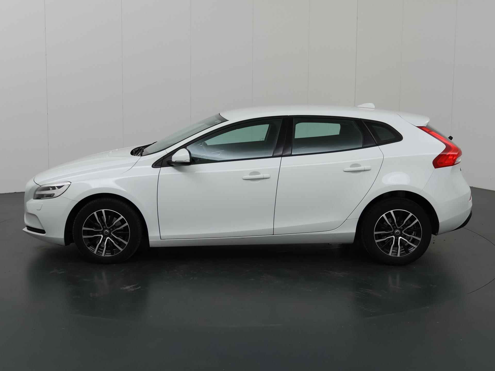 Volvo V40 2.0 T2 Momentum | Navigatie | Led Koplampen | Stoelverwarming | Climate Control| Parkeersensoren | - 6/37