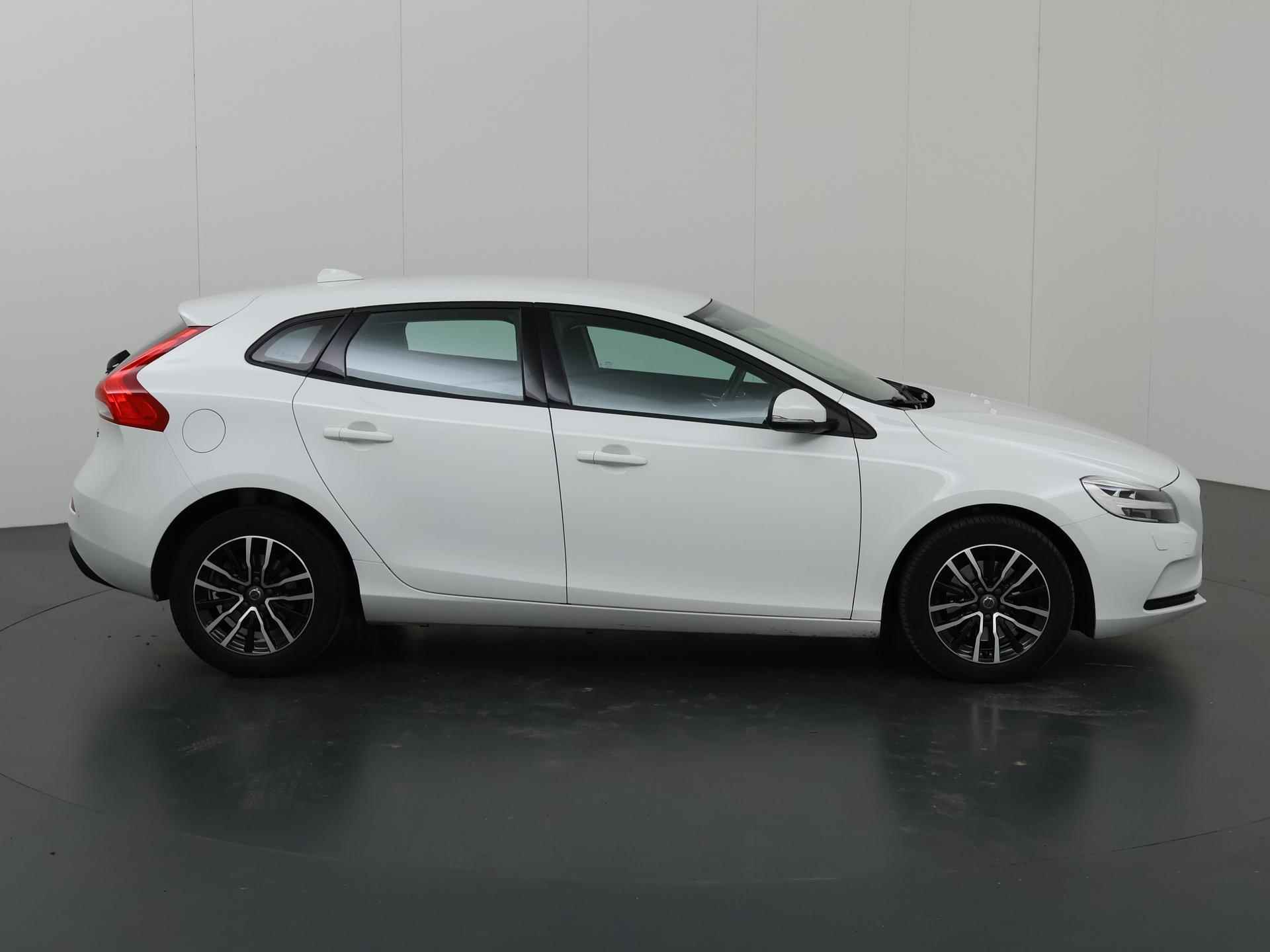 Volvo V40 2.0 T2 Momentum | Navigatie | Led Koplampen | Stoelverwarming | Climate Control| Parkeersensoren | - 7/37