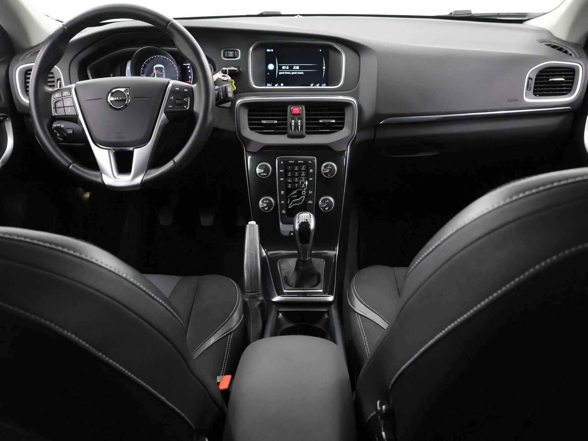 Volvo V40 2.0 T2 Momentum | Navigatie | Led Koplampen | Stoelverwarming | Climate Control| Parkeersensoren | - 9/37