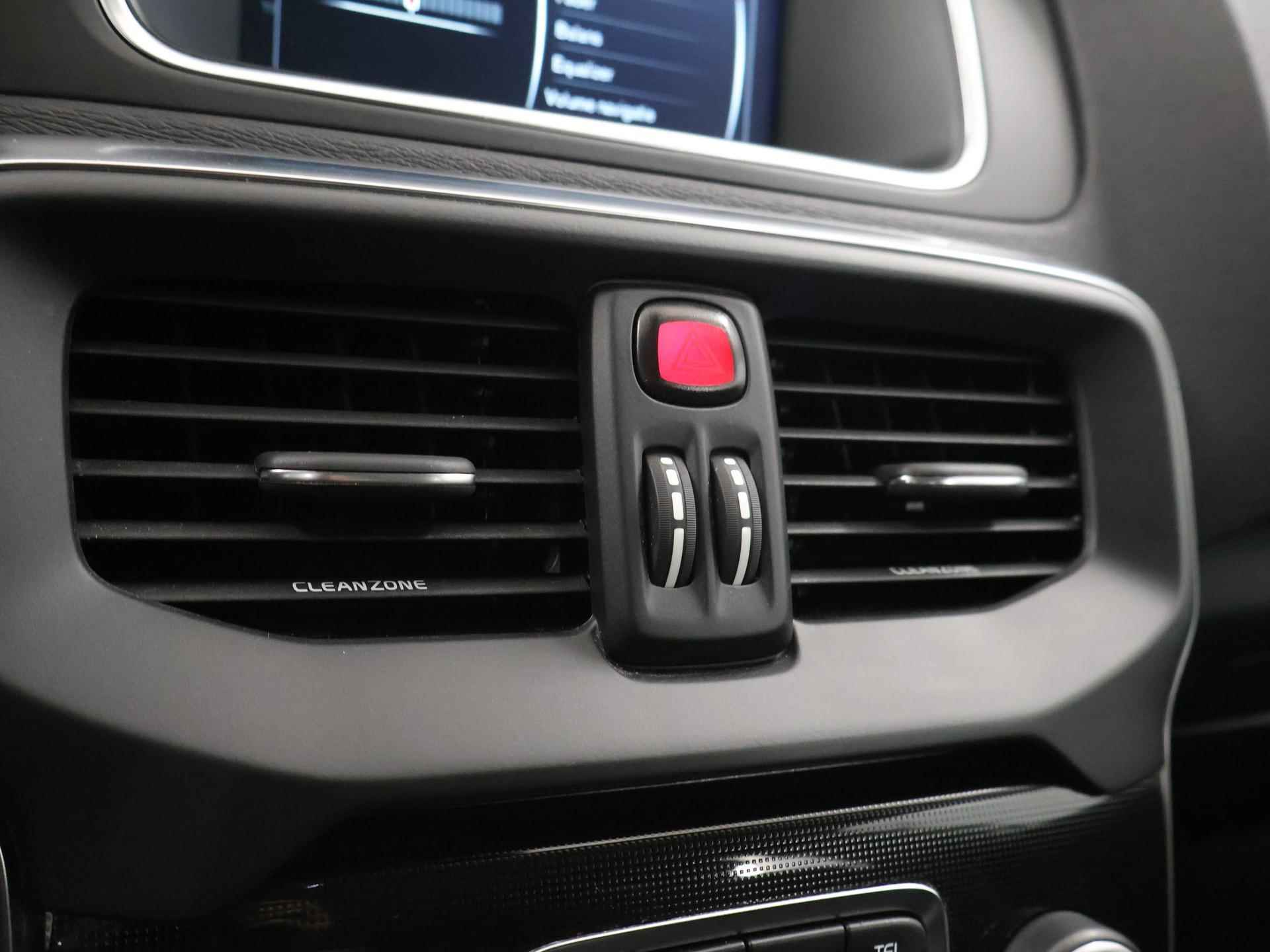 Volvo V40 2.0 T2 Momentum | Navigatie | Led Koplampen | Stoelverwarming | Climate Control| Parkeersensoren | - 19/37