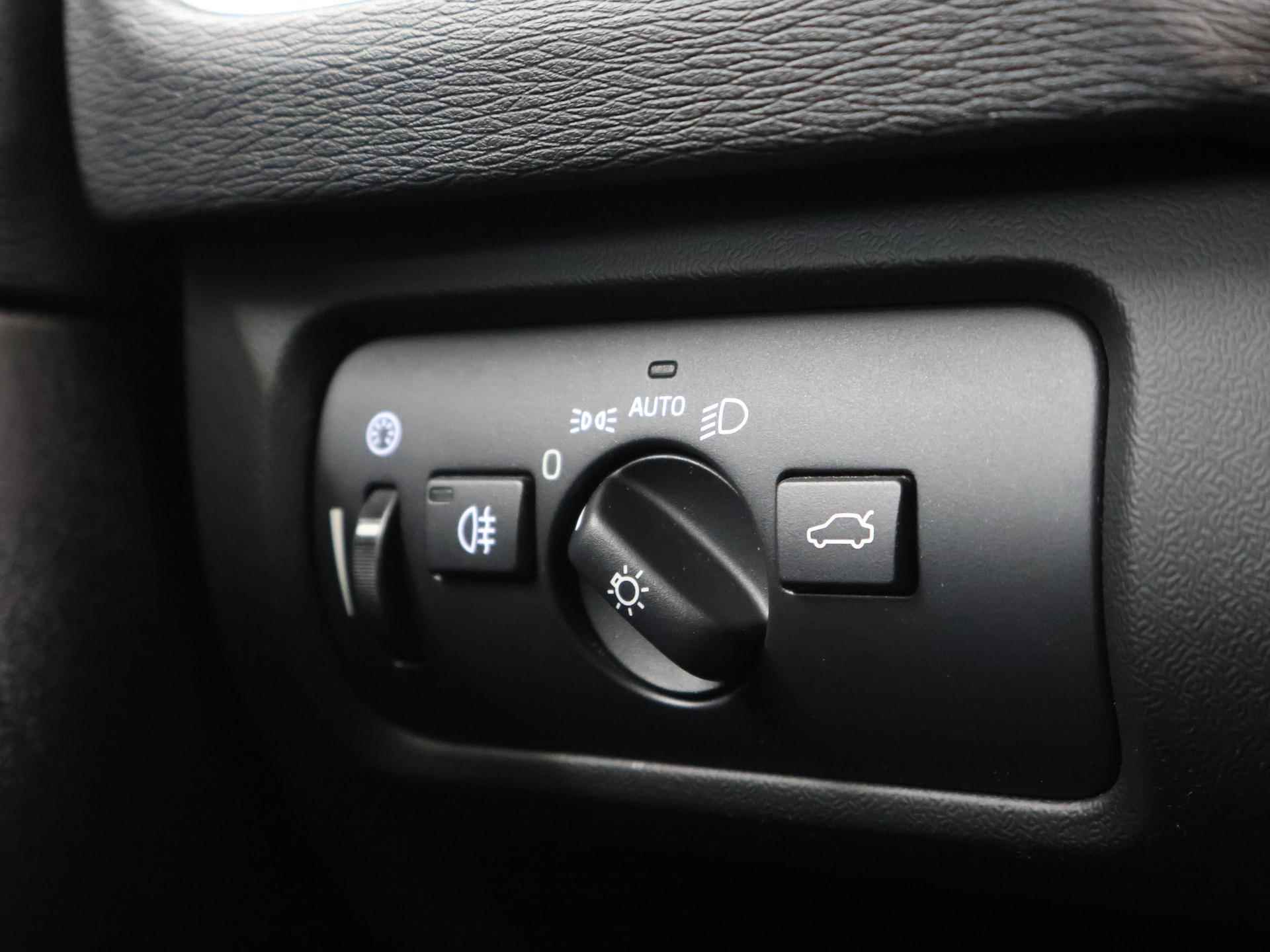 Volvo V40 2.0 T2 Momentum | Navigatie | Led Koplampen | Stoelverwarming | Climate Control| Parkeersensoren | - 28/37