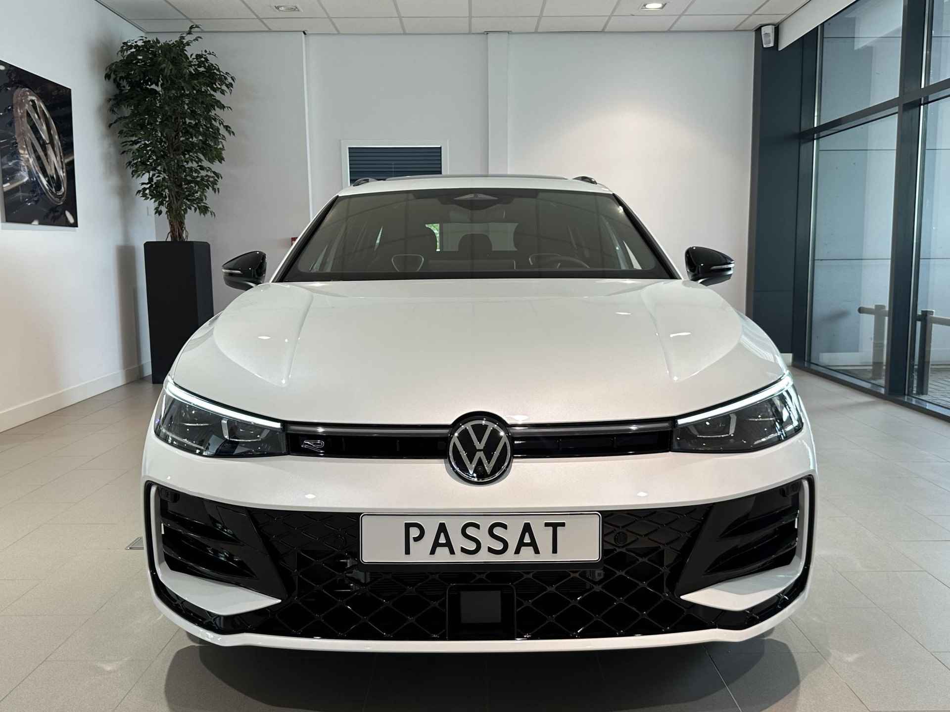 Volkswagen Passat Variant 1.5 eTSI Business | Panoramisch schuif/kanteldak | Harmon Kardon geluidssysteem | Black style pakket | Stoelverwarming | - 2/19