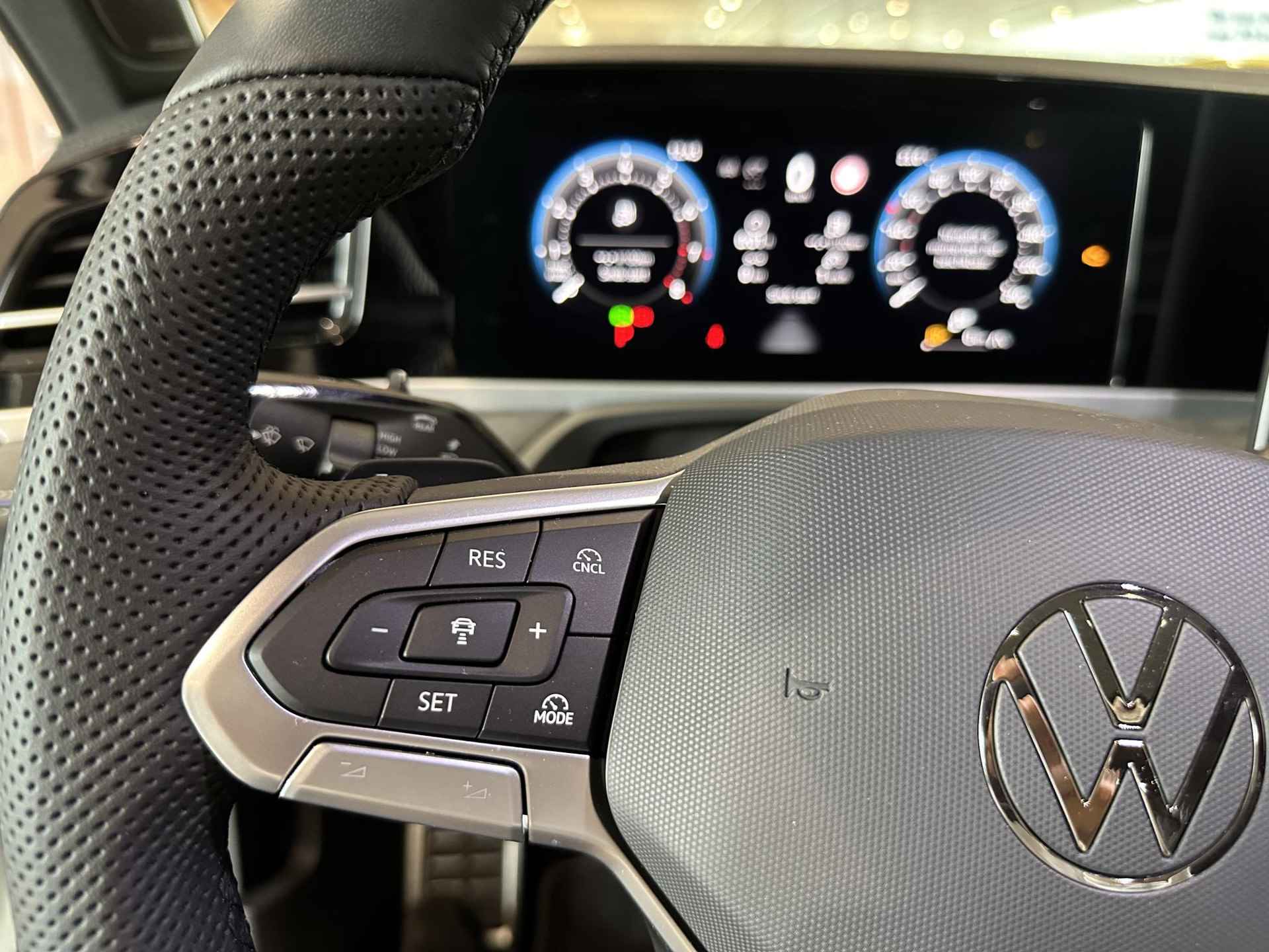 Volkswagen Passat Variant 1.5 eTSI Business | Panoramisch schuif/kanteldak | Harmon Kardon geluidssysteem | Black style pakket | Stoelverwarming | - 10/19