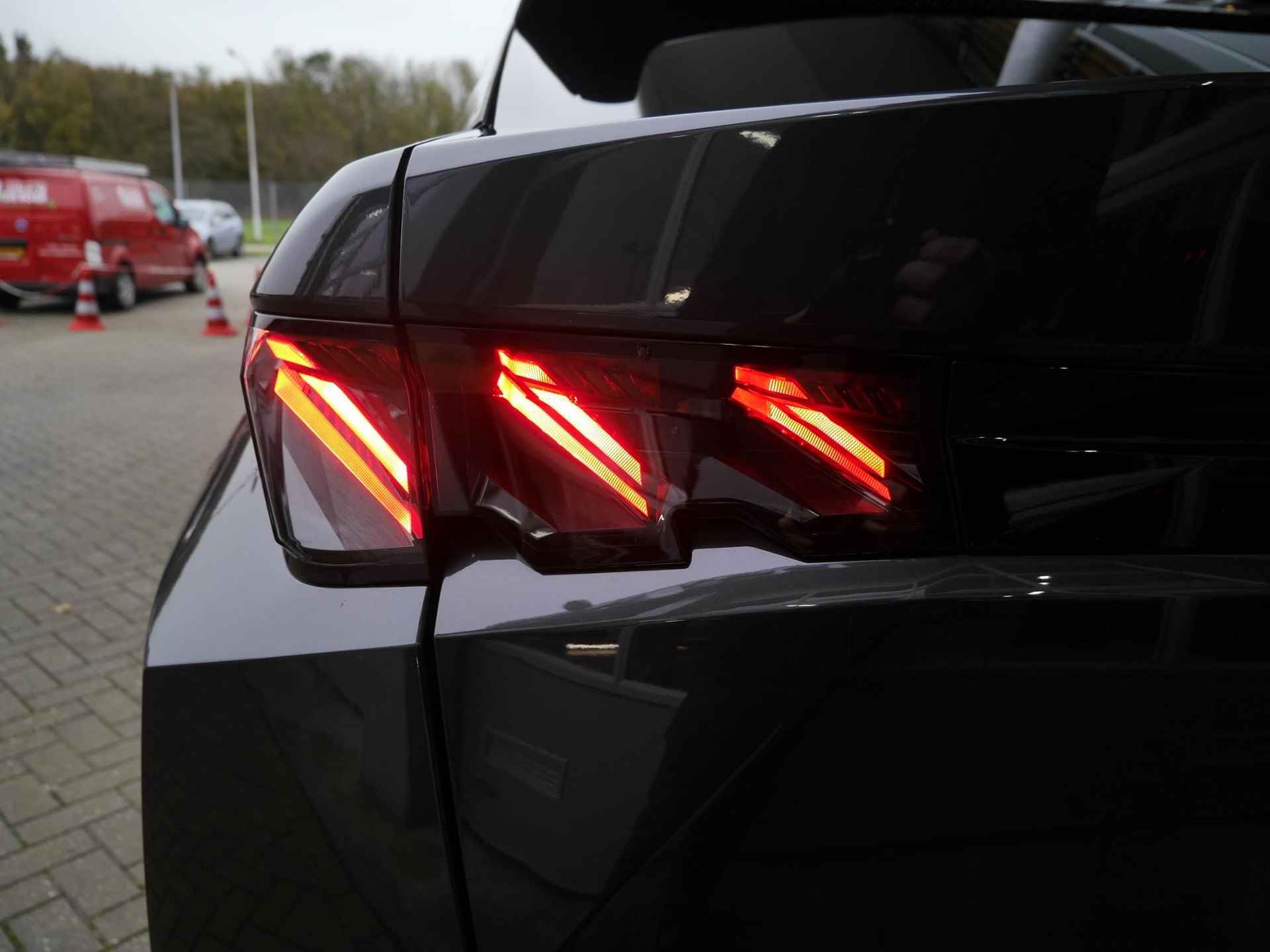 Peugeot e-3008 GT 73 kWh | Wltp 525 km | Nieuwe auto | Stoel & Stuurverwarming | Warmtepomp | Matrix led | Keyless entry & start | Sfeerverlichting | Lichtmetalen velgen 20" - 41/49