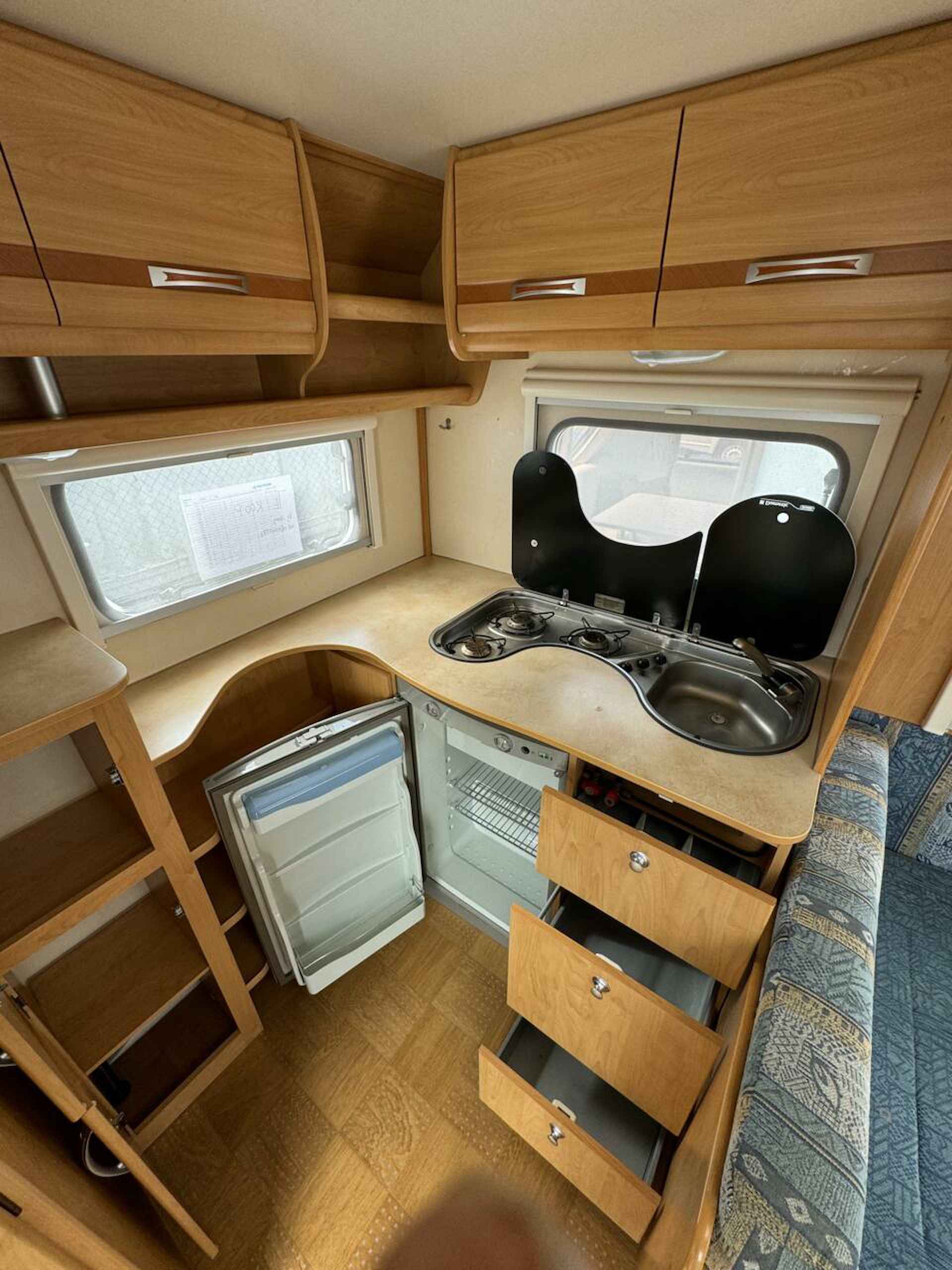 CARAVELAIR 455 AMBIANCE ISABELLA VOORTENT + DWARSBED - 7/12