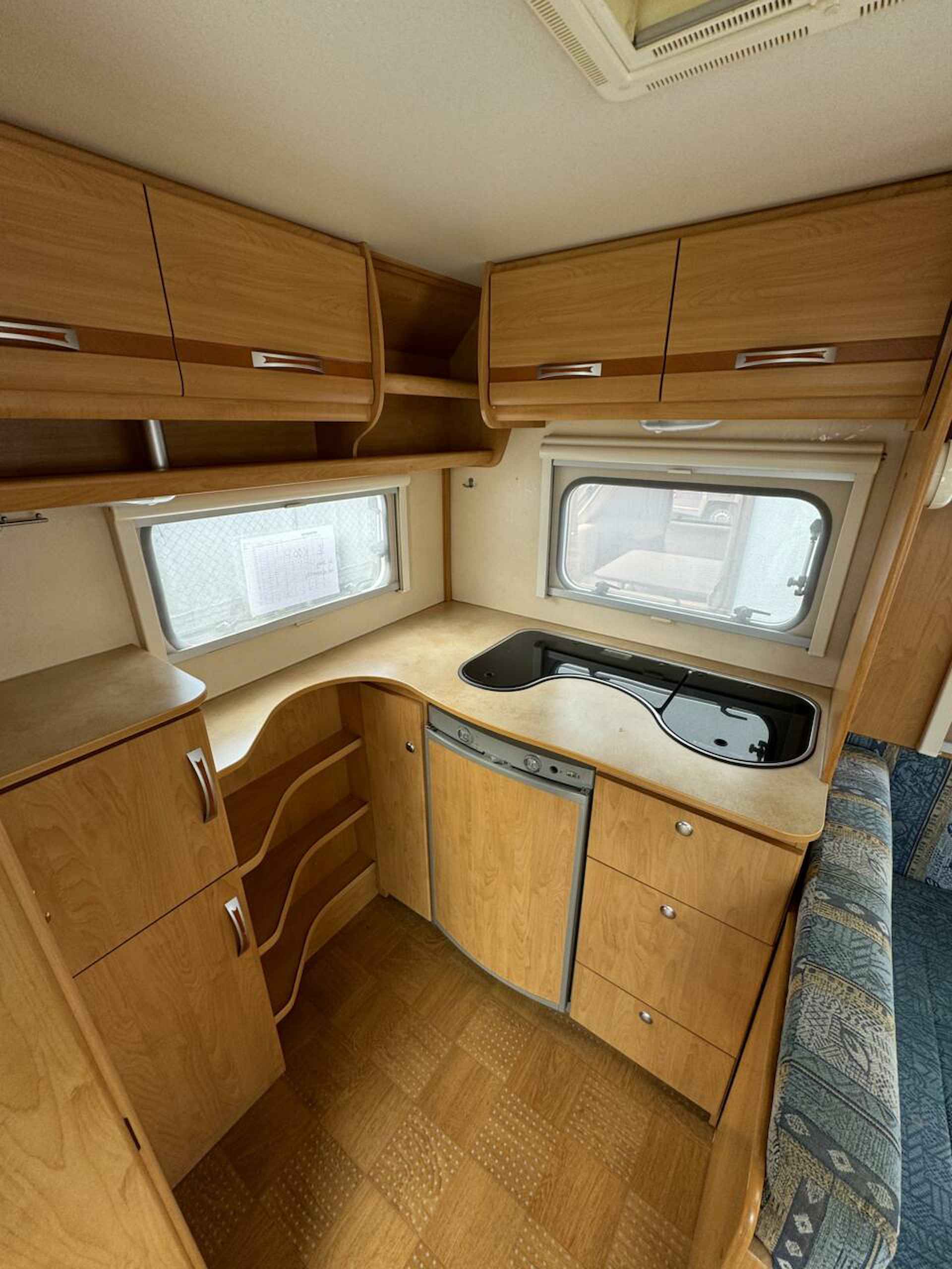 CARAVELAIR 455 AMBIANCE ISABELLA VOORTENT + DWARSBED - 8/12