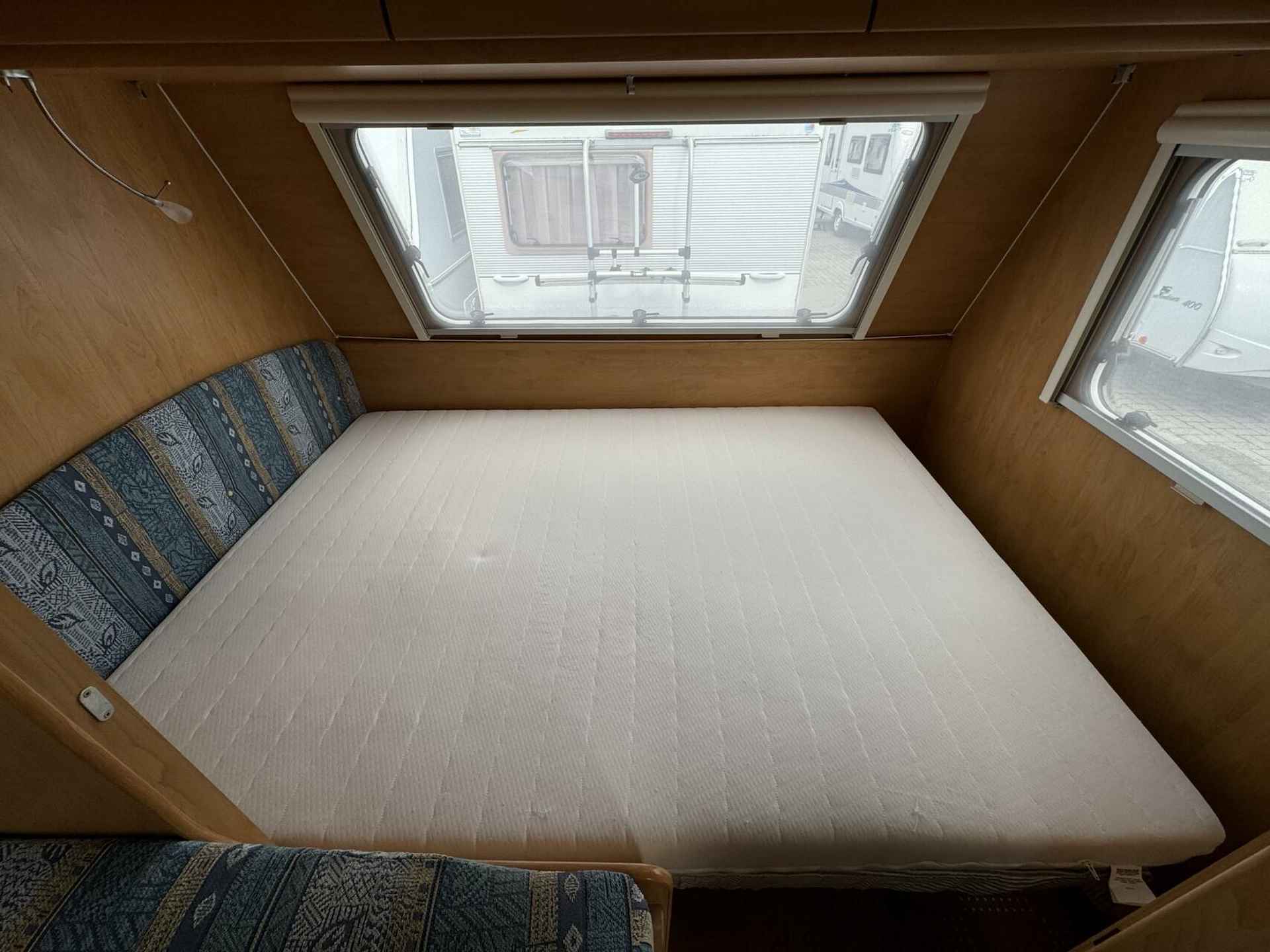 CARAVELAIR 455 AMBIANCE ISABELLA VOORTENT + DWARSBED - 10/12