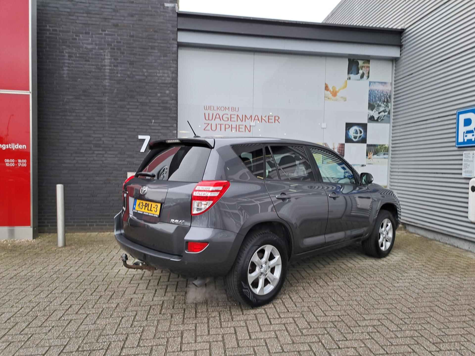 Toyota RAV4 2.0 VVTi DYNAMIC NAVI CLIMA PARK-SENSOREN TREKHAAK CRUISE PRIVACY-GLASS 2000KG GEREMD! - 2/23