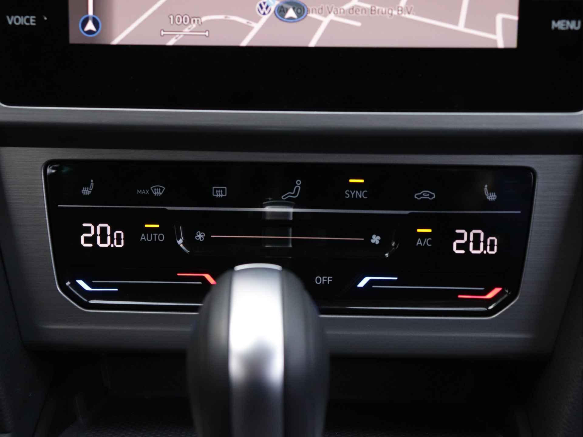Volkswagen Passat Variant 1.5 TSI Business 150pk Automaat | Navigatie | Stoelverwarming | Adaptive Cruise | Climate Control | Getint Glas | - 19/45