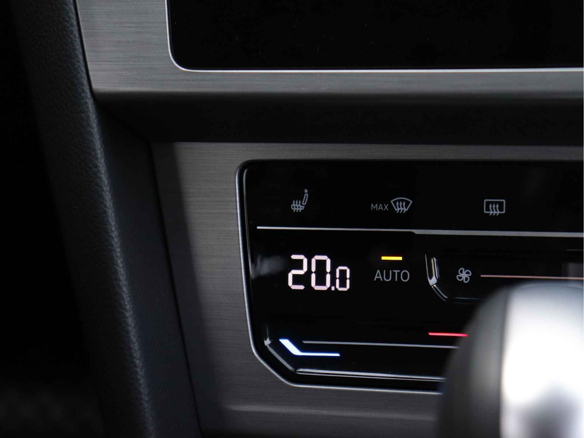 Volkswagen Passat Variant 1.5 TSI Business 150pk Automaat | Navigatie | Stoelverwarming | Adaptive Cruise | Climate Control | Getint Glas | - 25/45