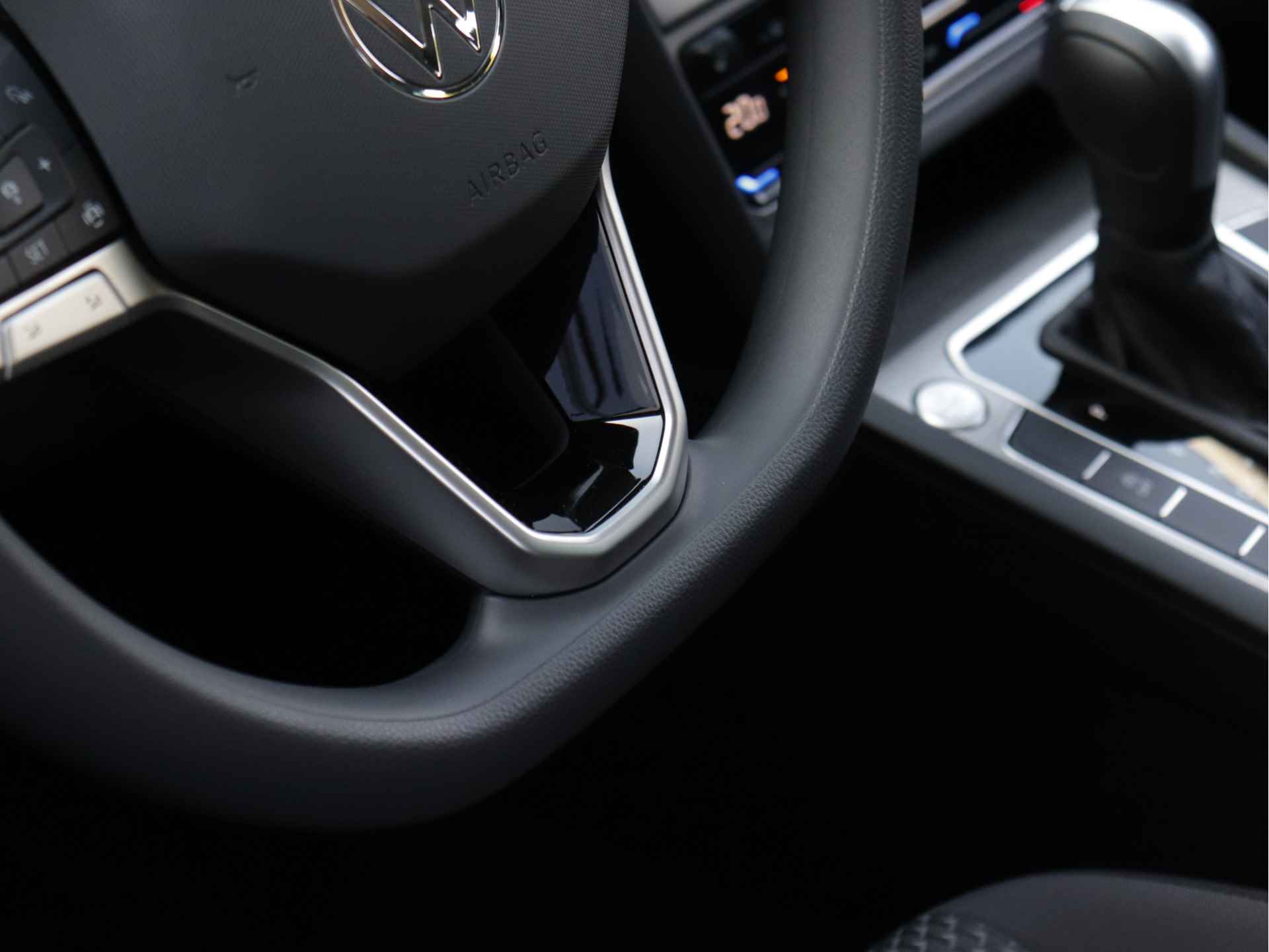 Volkswagen Passat Variant 1.5 TSI Business 150pk Automaat | Navigatie | Stoelverwarming | Adaptive Cruise | Climate Control | Getint Glas | - 34/45