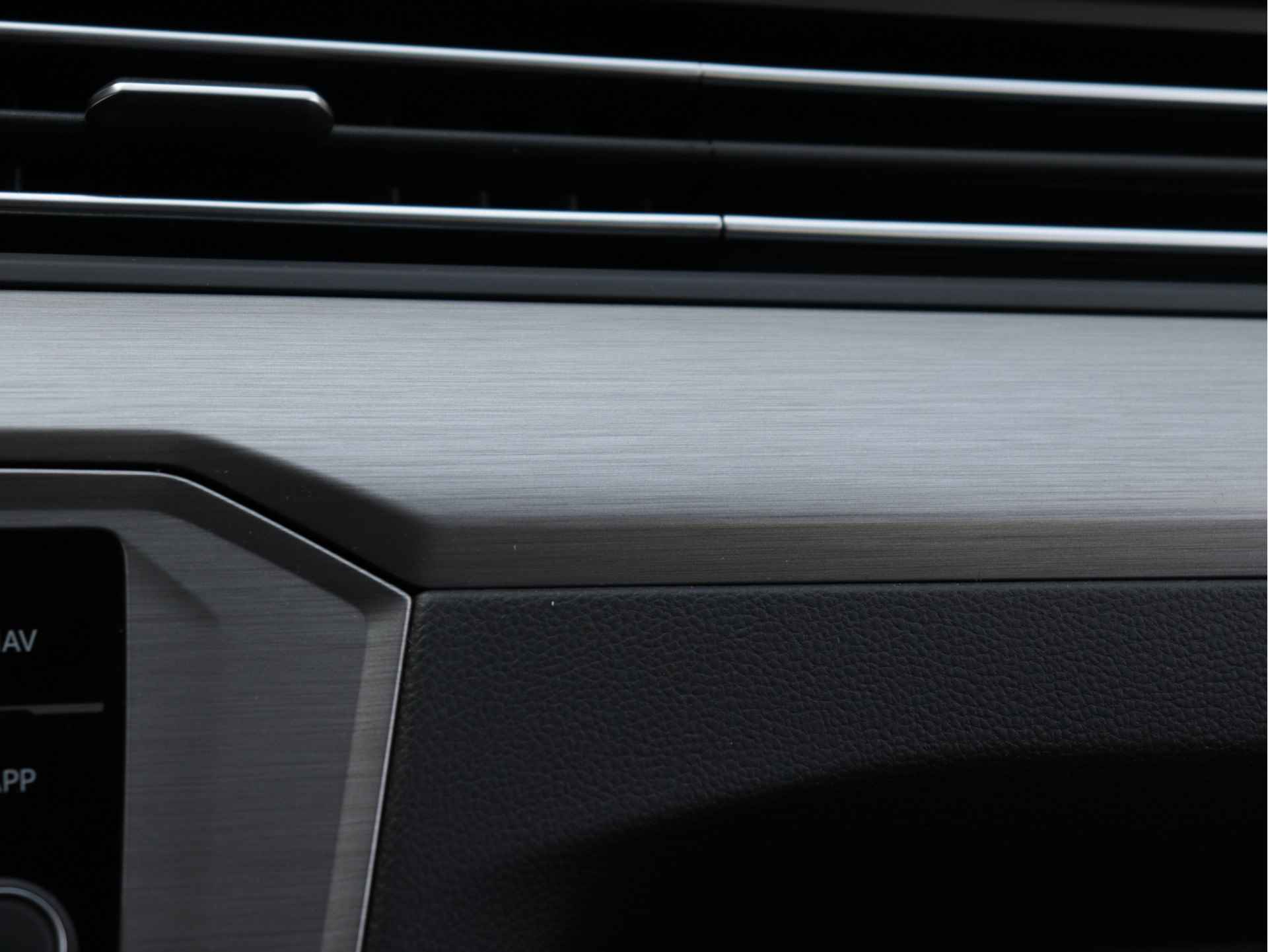 Volkswagen Passat Variant 1.5 TSI Business 150pk Automaat | Navigatie | Stoelverwarming | Adaptive Cruise | Climate Control | Getint Glas | - 42/45