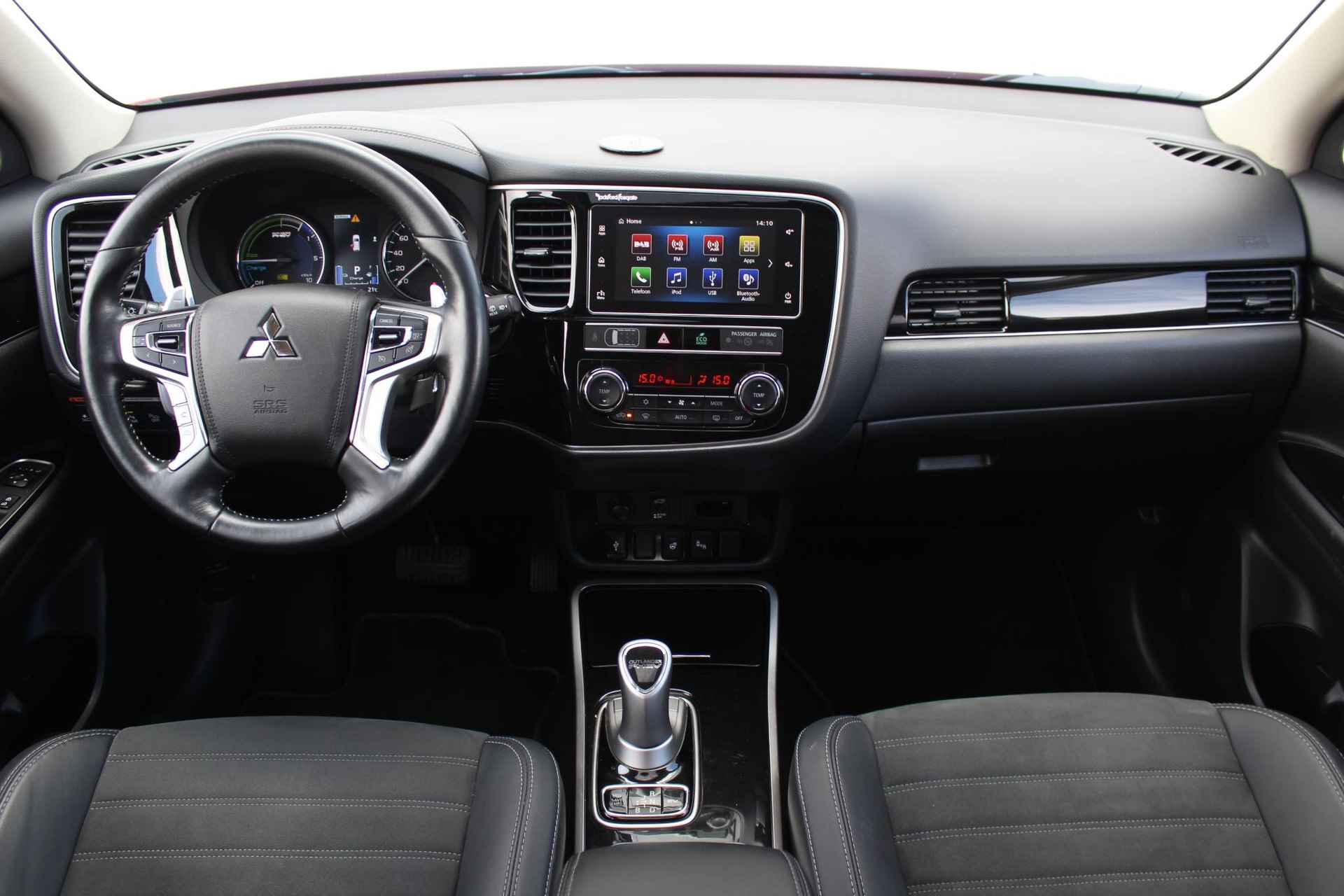 Mitsubishi Outlander 2.4 PHEV Intense+ / Trekhaak Afneembaar (1500 KG) / Apple Carplay/Android Auto / Cruise Control / Climate Control / Achteruitrijcamera / - 2/53