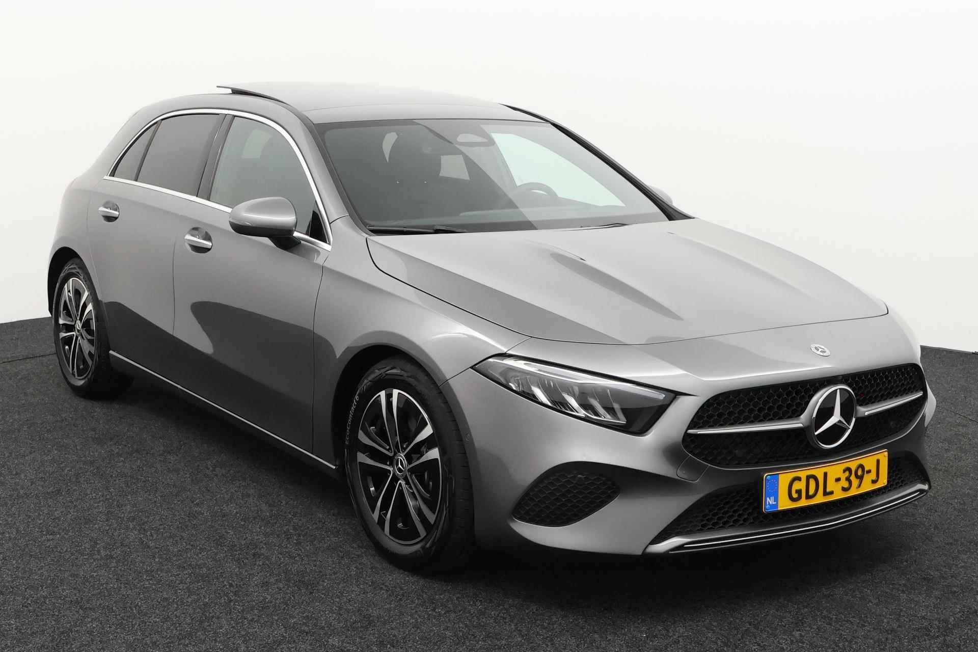 Mercedes-Benz A 180 Star Edition Luxury Line | Panoramadak | Apple CarPlay | Android Auto | Sfeerverlichting | Stoelverwarming | Achteruitrijcamera | Parkeersensoren | Elektrisch Inklapbare Buitenspiegels - 3/23