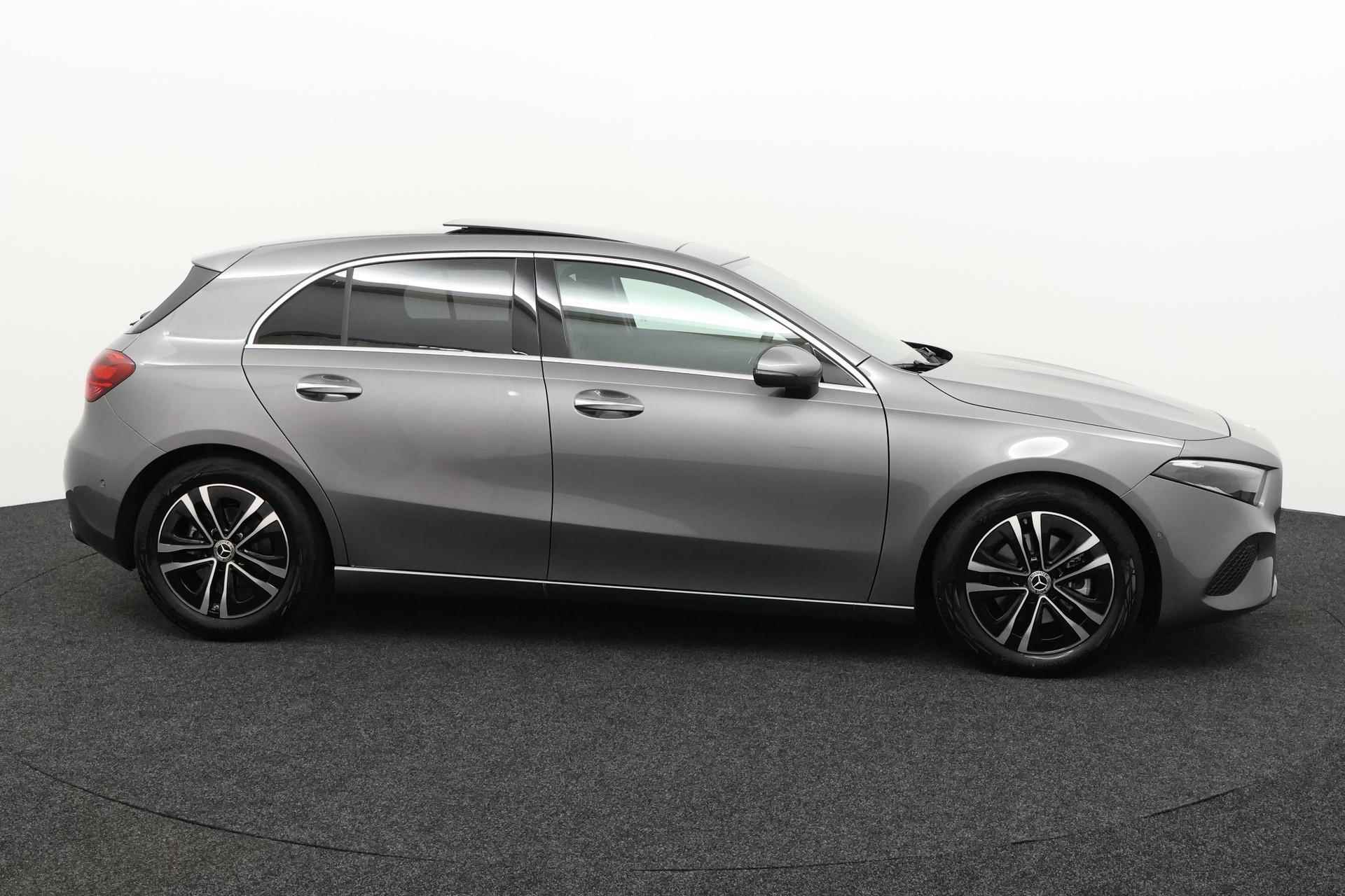 Mercedes-Benz A 180 Star Edition Luxury Line | Panoramadak | Apple CarPlay | Android Auto | Sfeerverlichting | Stoelverwarming | Achteruitrijcamera | Parkeersensoren | Elektrisch Inklapbare Buitenspiegels - 4/23