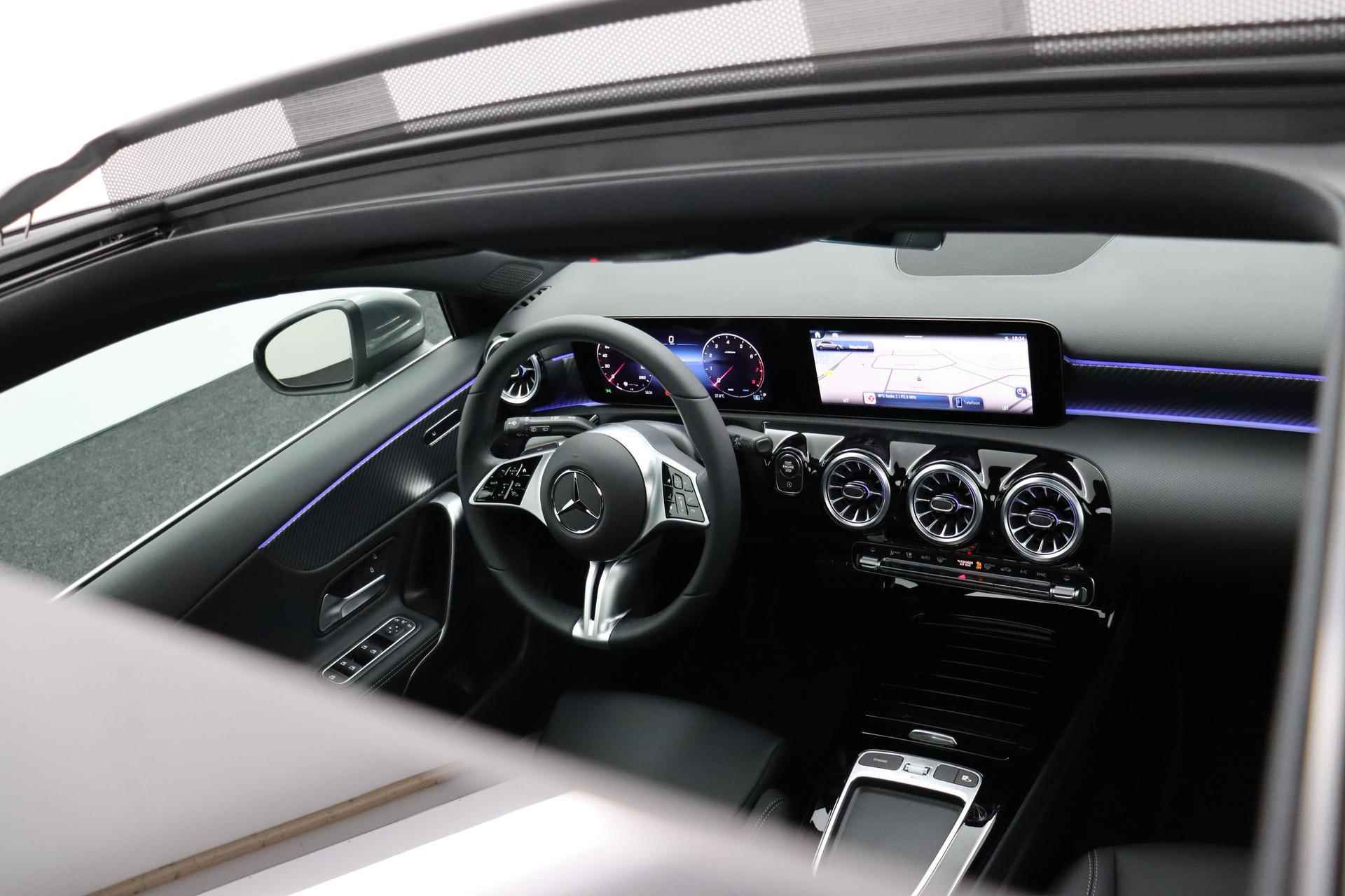 Mercedes-Benz A 180 Star Edition Luxury Line | Panoramadak | Apple CarPlay | Android Auto | Sfeerverlichting | Stoelverwarming | Achteruitrijcamera | Parkeersensoren | Elektrisch Inklapbare Buitenspiegels - 11/23