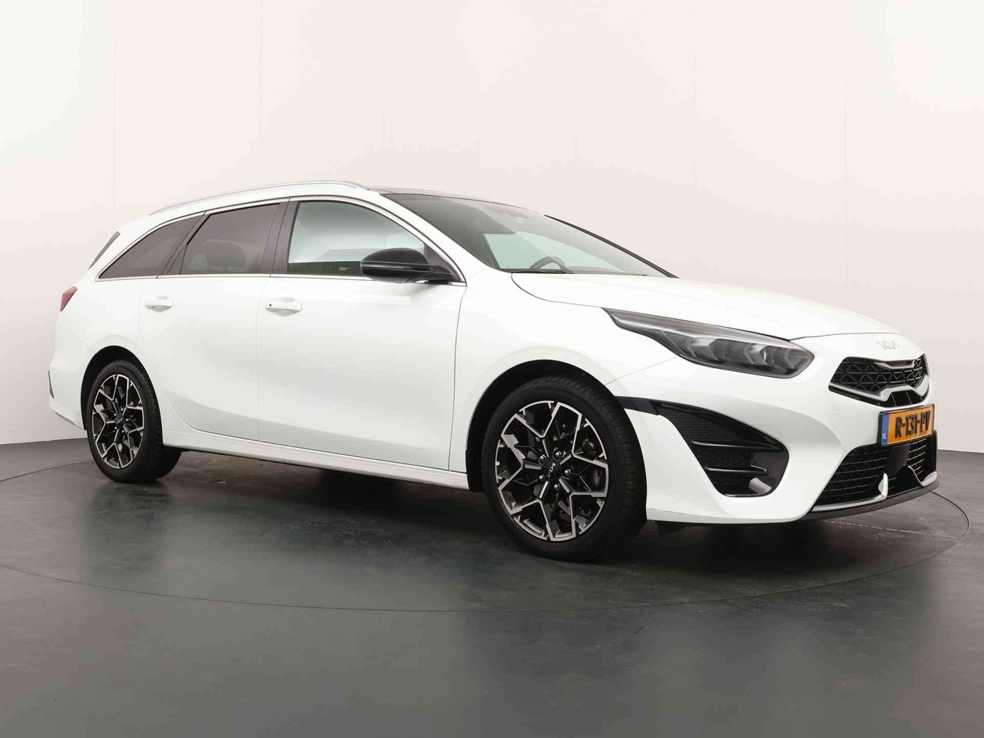 Kia Ceed Sportswagon 1.5 T-GDi GT-Line 160pk automaat - LED Koplampen - Navigatie - Adaptief Cruise Control - Dodehoek Sensor - Fabrieksgarantie tot 11-2029 - 11/43