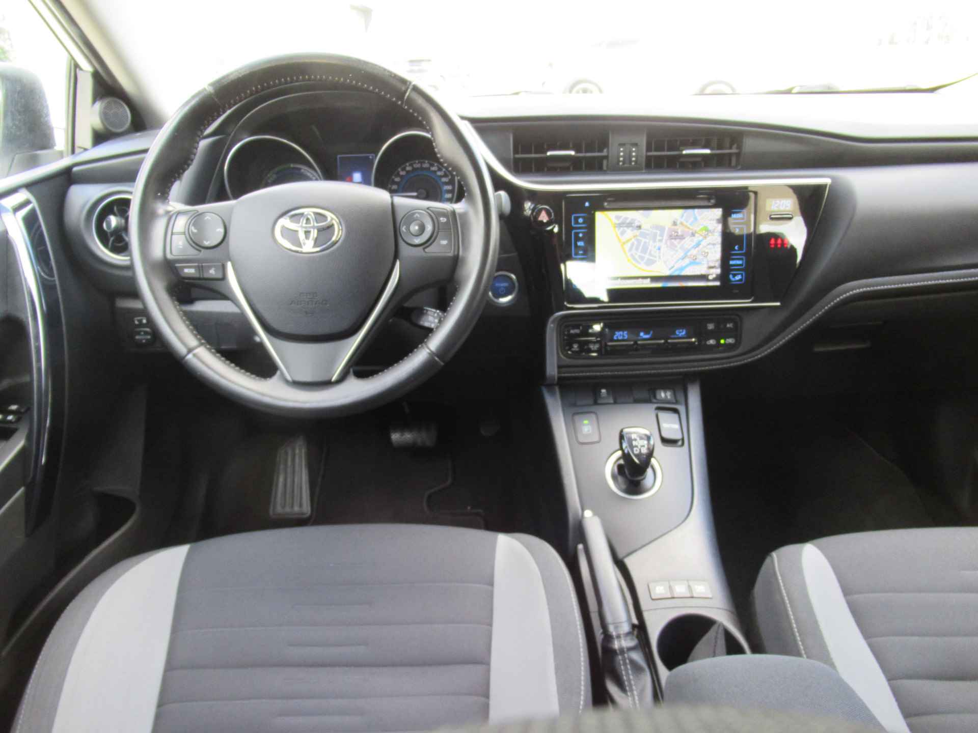 Toyota Auris 1.8 Hybrid Aspiration Dec-2015 Navigatie | camera | cruise | LM velgen | tr.haak - 20/34