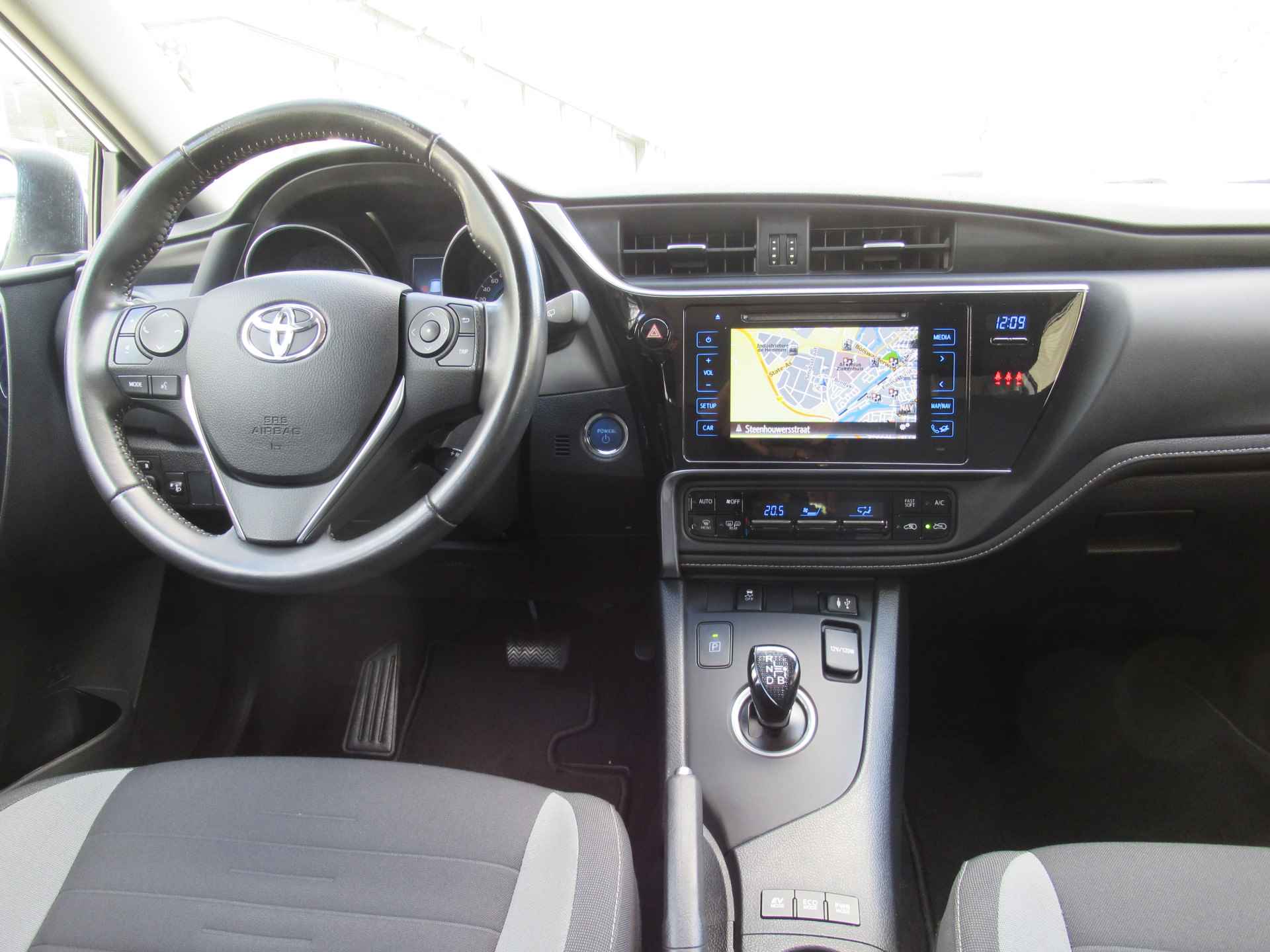 Toyota Auris 1.8 Hybrid Aspiration Dec-2015 Navigatie | camera | cruise | LM velgen | tr.haak - 22/34