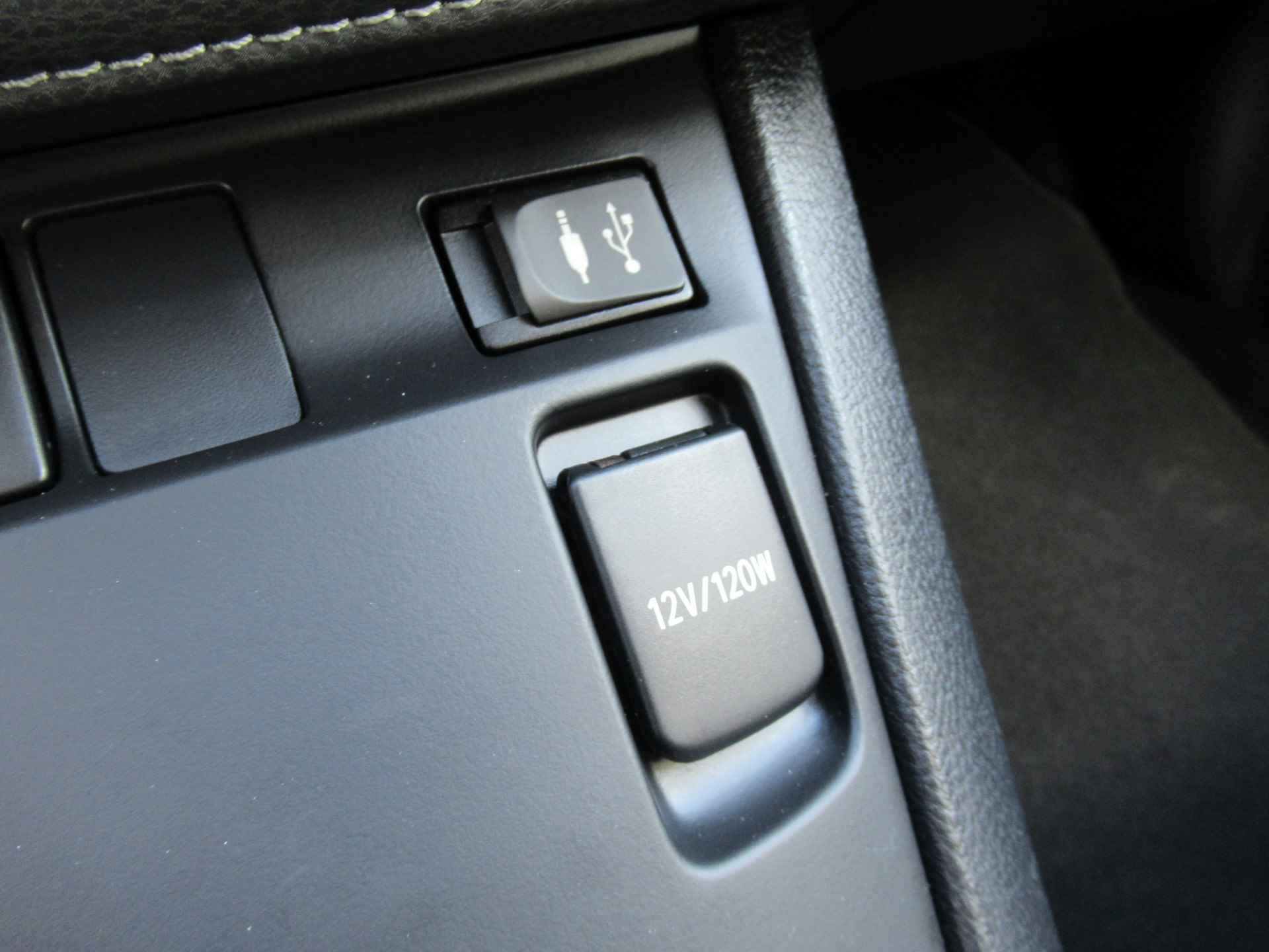 Toyota Auris 1.8 Hybrid Aspiration Dec-2015 Navigatie | camera | cruise | LM velgen | tr.haak - 32/34