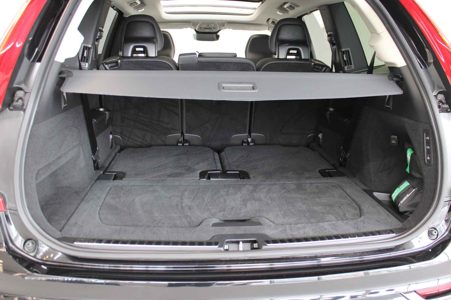 Volvo XC90 T8 455PK Ultra Dark | Full Options! | Massage | Luchtvering | B&W Audio | Trekhaak | Gelam Glas - 25/85