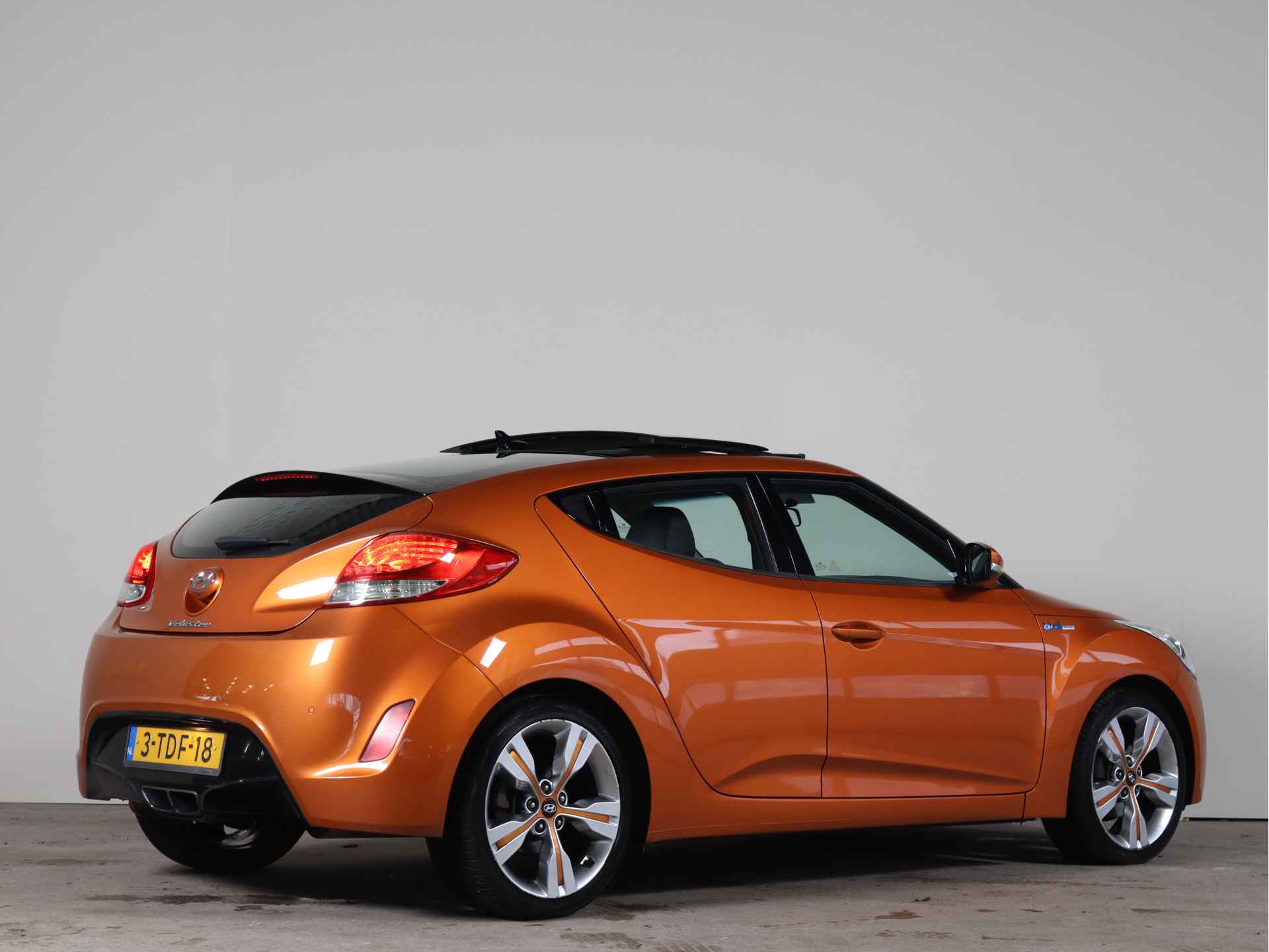 Hyundai Veloster 1.6 GDI i-Vision Pano I Cruise I Climate - 3/28