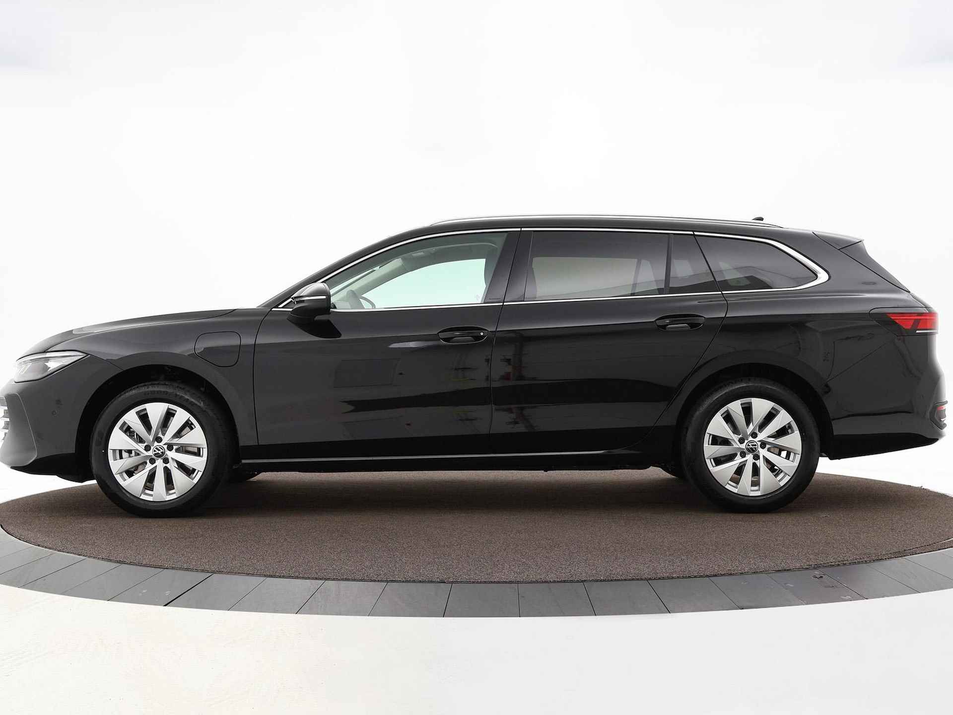 Volkswagen Passat Variant Business 1.5 eHybrid 204 pk 6 versn. DSG · Comfort pakket · Design pakket · Trekhaak incl. trailer assist · Incl. inruilvoordeel - 36/52