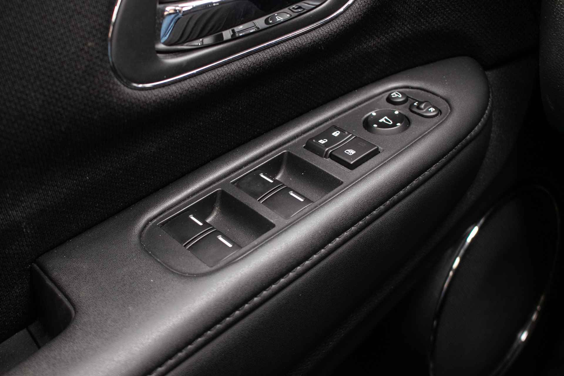 Honda HR-V 1.5 i-VTEC Executive Automaat - All in rijklaarprijs | Navi | Schuifdak | min. 12 mnd Garantie - 37/43