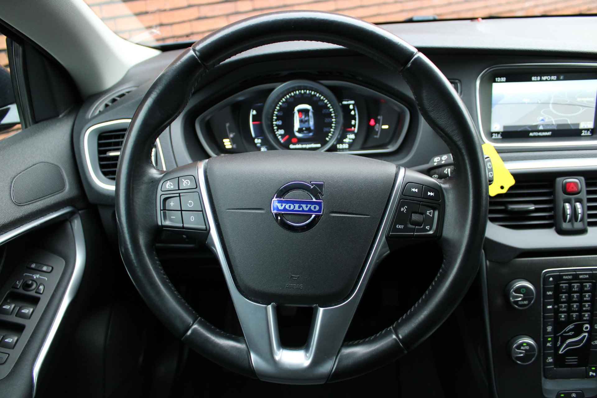 Volvo V40 T2 120PK Momentum | Electronic Climate Control | Navigatiesysteem | High Performance Audio | Parkeersensoren | 17" Lichtmetalen Velgen | Cruise Control | Lederen Stuurwiel | Aluminium Interieur Afwerking | LED Achterlichten - 6/15