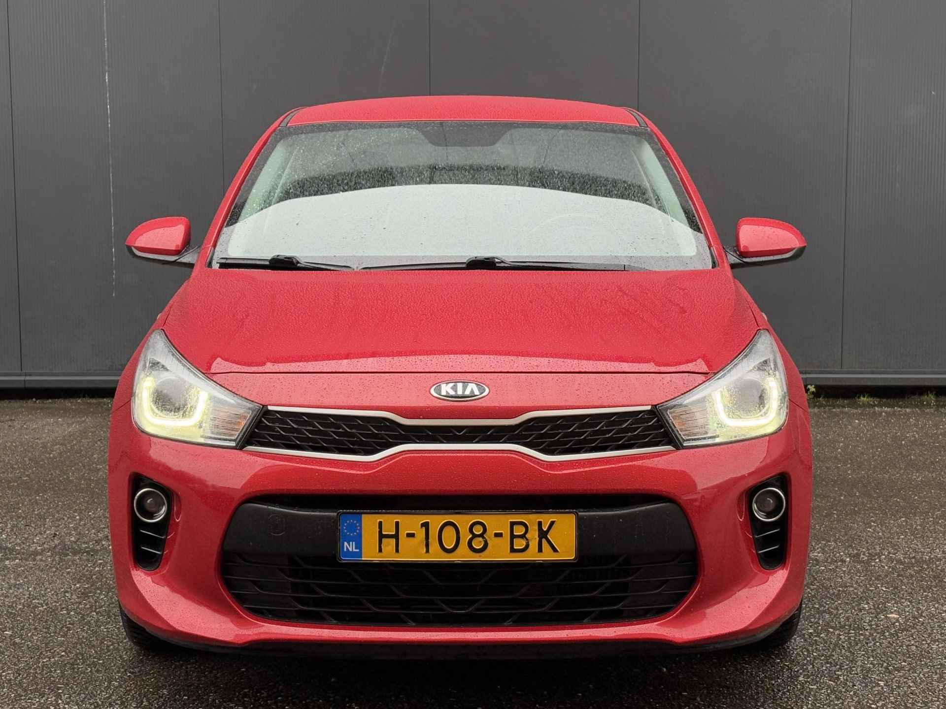 Kia Rio 1.0i Turbo DynamicLine 1e Eigenaar | Dealer onderhouden | Navi | Bluetooth | Camera | Cruise control | DAB radio | Licht metalen velgen | Metallic lak | Fabrieksgarantie t/m 08-01-2027 | NAP - 2/35