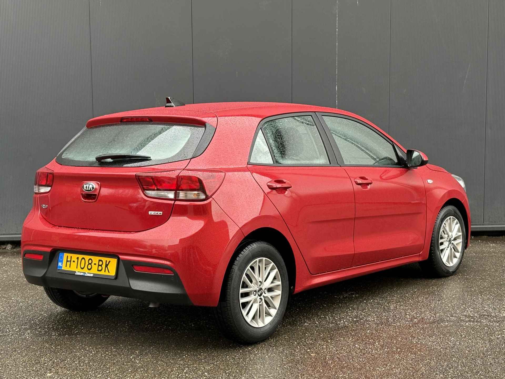 Kia Rio 1.0i Turbo DynamicLine 1e Eigenaar | Dealer onderhouden | Navi | Bluetooth | Camera | Cruise control | DAB radio | Licht metalen velgen | Metallic lak | Fabrieksgarantie t/m 08-01-2027 | NAP - 5/35