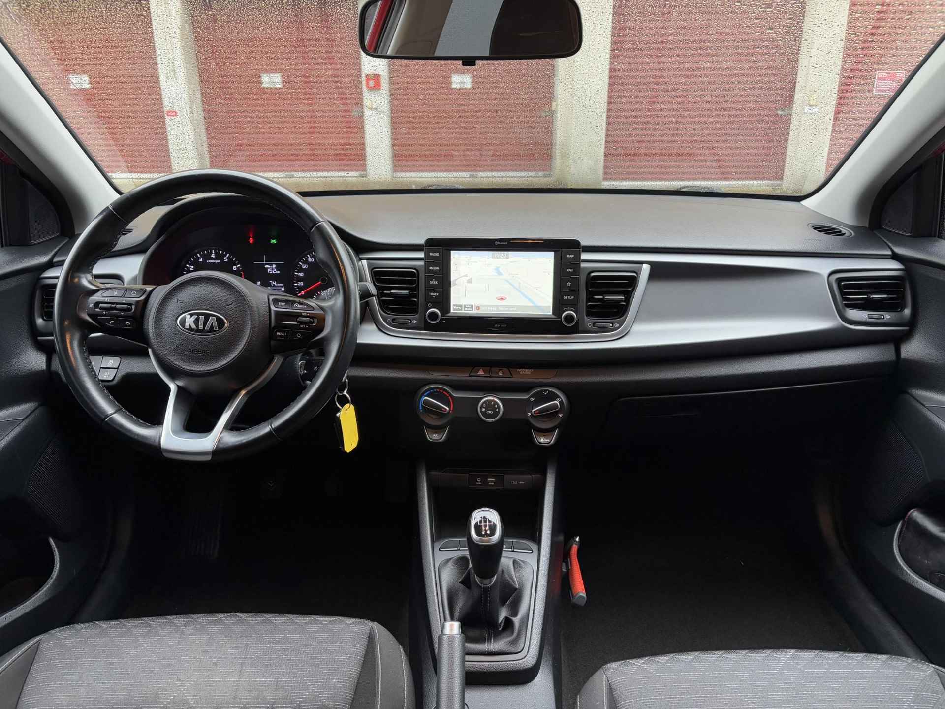 Kia Rio 1.0i Turbo DynamicLine 1e Eigenaar | Dealer onderhouden | Navi | Bluetooth | Camera | Cruise control | DAB radio | Licht metalen velgen | Metallic lak | Fabrieksgarantie t/m 08-01-2027 | NAP - 14/35