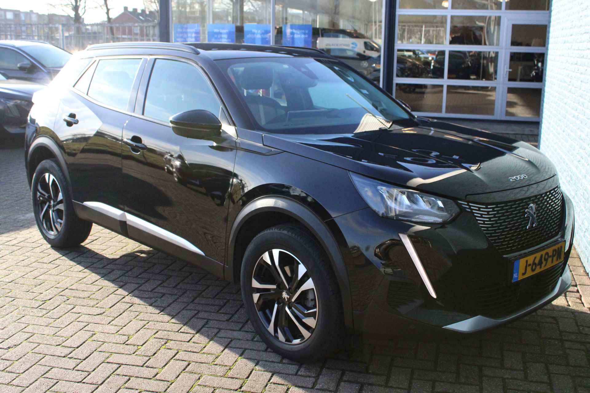 Peugeot 2008 SUV 1.2 PureTech 130pk EAT8 Allure | Automaat | Navigatie | Camera | 3D Instrumentenpaneel | 78.000km | - 8/28