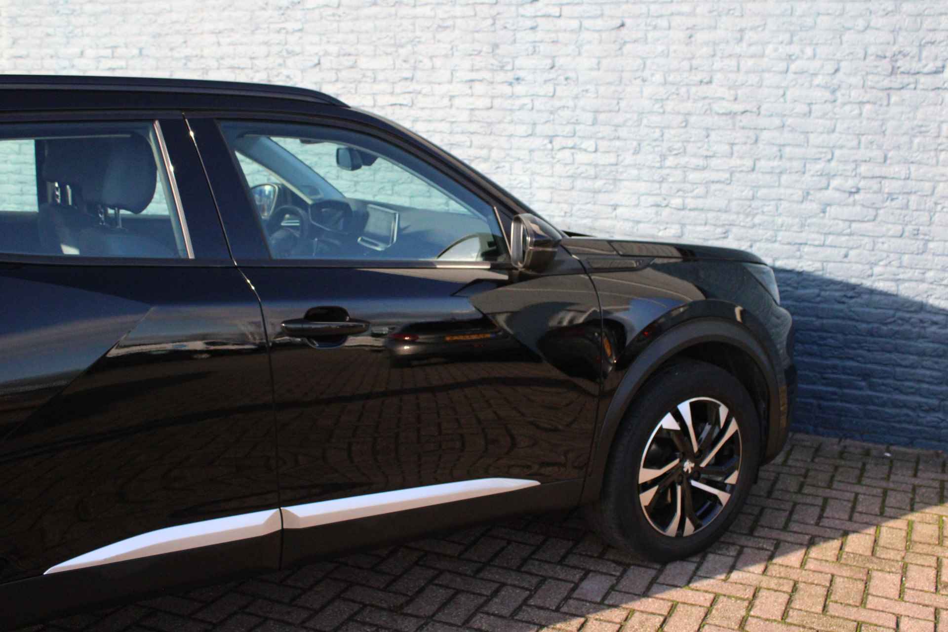 Peugeot 2008 SUV 1.2 PureTech 130pk EAT8 Allure | Automaat | Navigatie | Camera | 3D Instrumentenpaneel | 78.000km | - 9/28