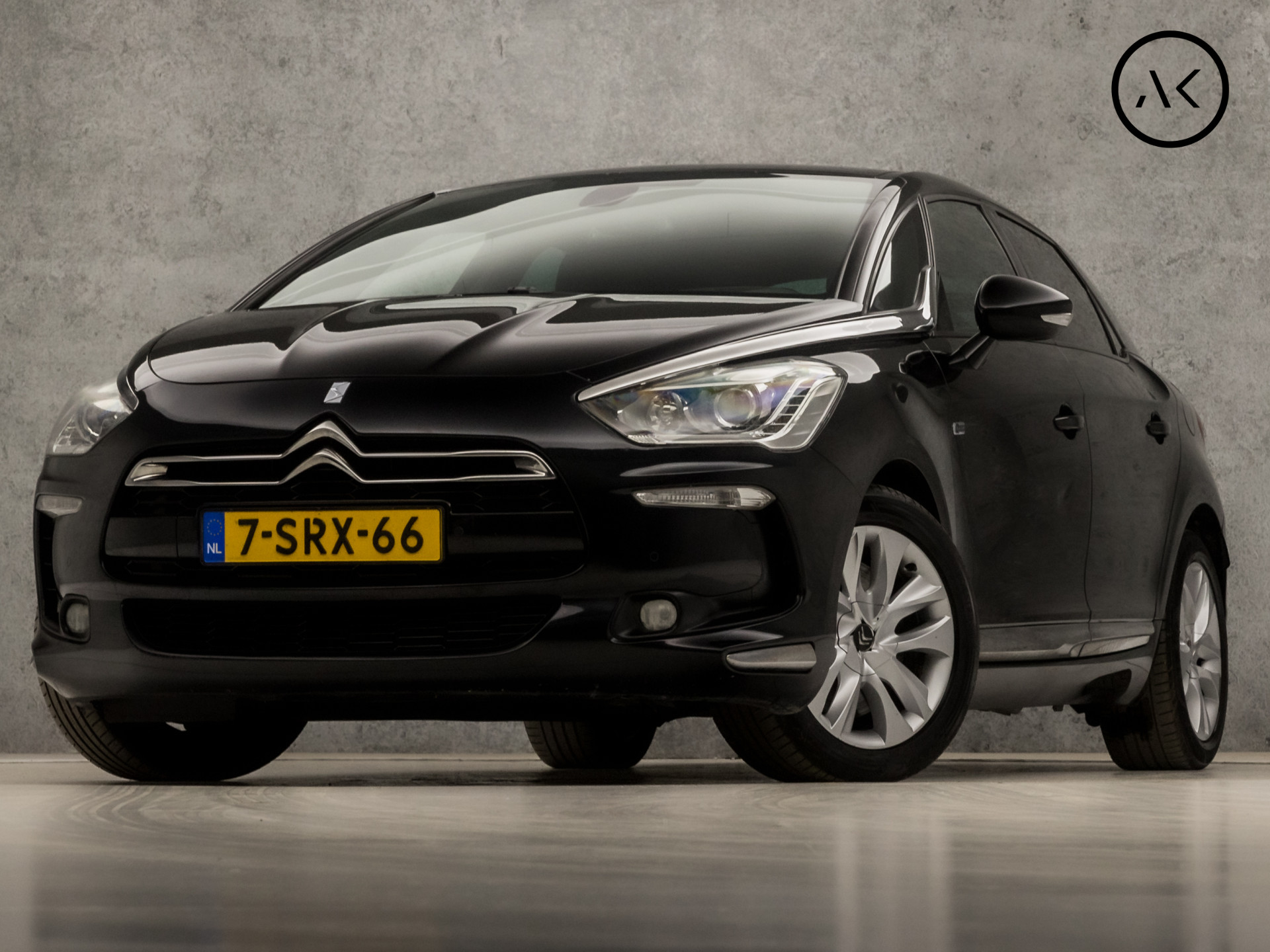 Citroën DS5 2.0 Hybrid4 Business 200Pk Automaat (NAVIGATIE, CLIMATE, XENON, GETINT GLAS, CAMERA, SPORTSTOELEN, LM VELGEN, PARKEERSENSOREN, CRUISE, NIEUWSTAAT)