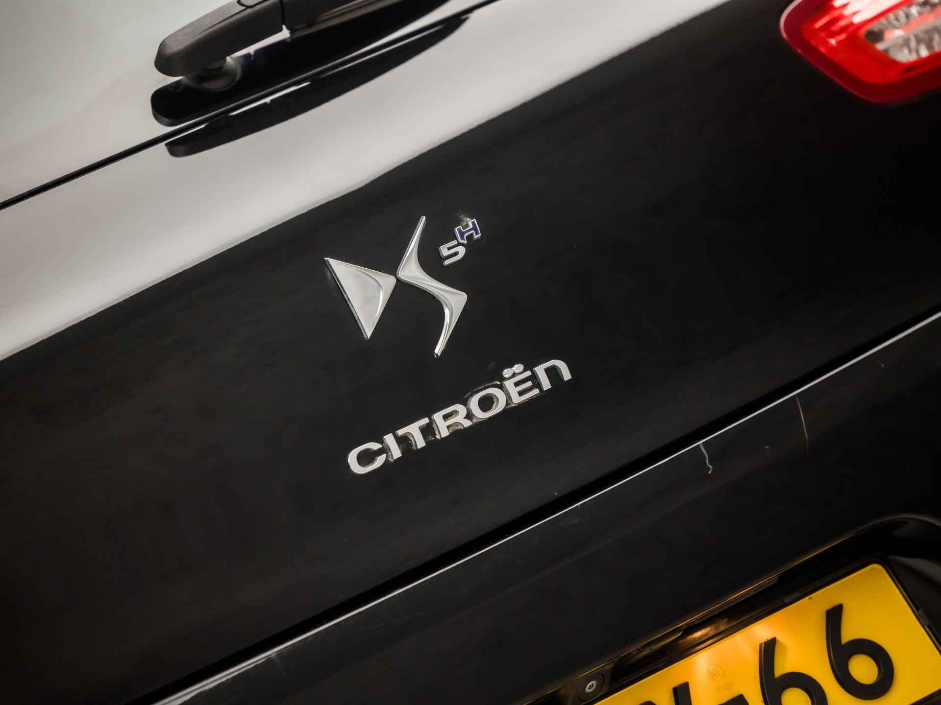 Citroën DS5 2.0 Hybrid4 Business 200Pk Automaat (NAVIGATIE, CLIMATE, XENON, GETINT GLAS, CAMERA, SPORTSTOELEN, LM VELGEN, PARKEERSENSOREN, CRUISE, NIEUWSTAAT) - 26/33