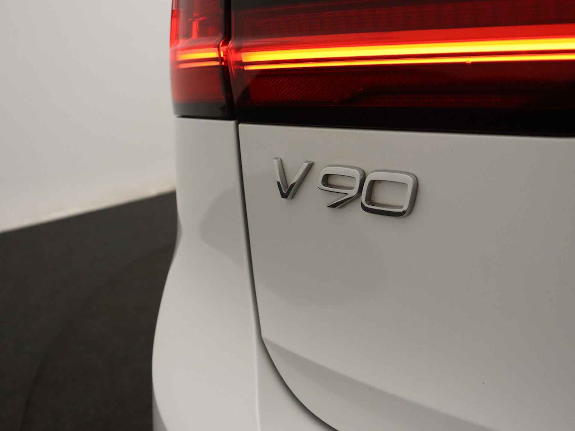 Volvo V90 2.0 T6 Recharge AWD R-Design | Trekhaak | Panoramadak - 51/54