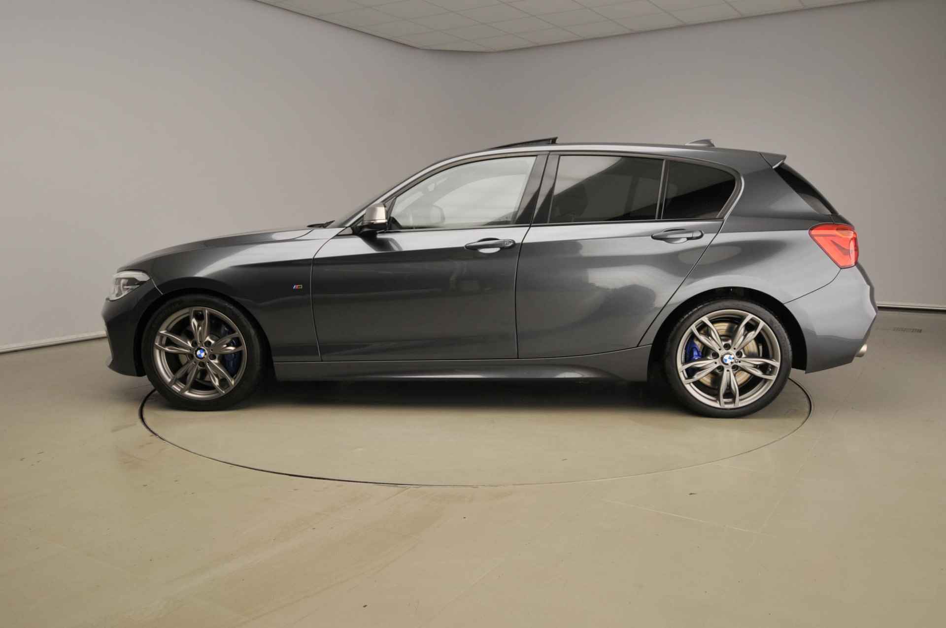 BMW 1-serie 5-deurs M140i | M-Sportpakket | LED | Navigatie | Schuifdak | Elektr. zetels | Keyles go | Harman-kardon sound | Alu 18 inch - 3/48