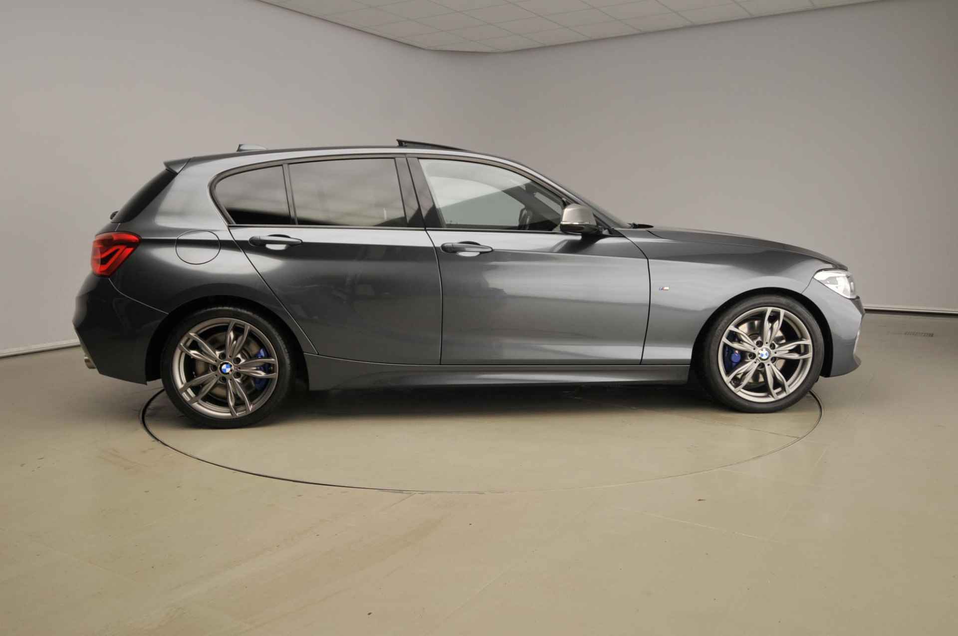 BMW 1-serie 5-deurs M140i | M-Sportpakket | LED | Navigatie | Schuifdak | Elektr. zetels | Keyles go | Harman-kardon sound | Alu 18 inch - 5/48