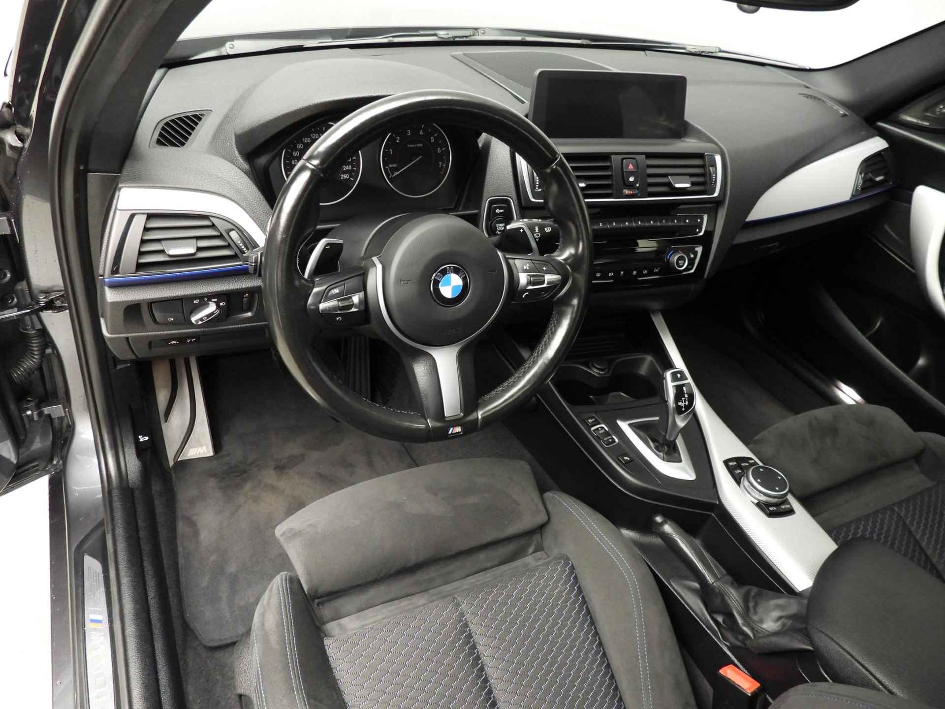 BMW 1-serie 5-deurs M140i | M-Sportpakket | LED | Navigatie | Schuifdak | Elektr. zetels | Keyles go | Harman-kardon sound | Alu 18 inch - 7/48