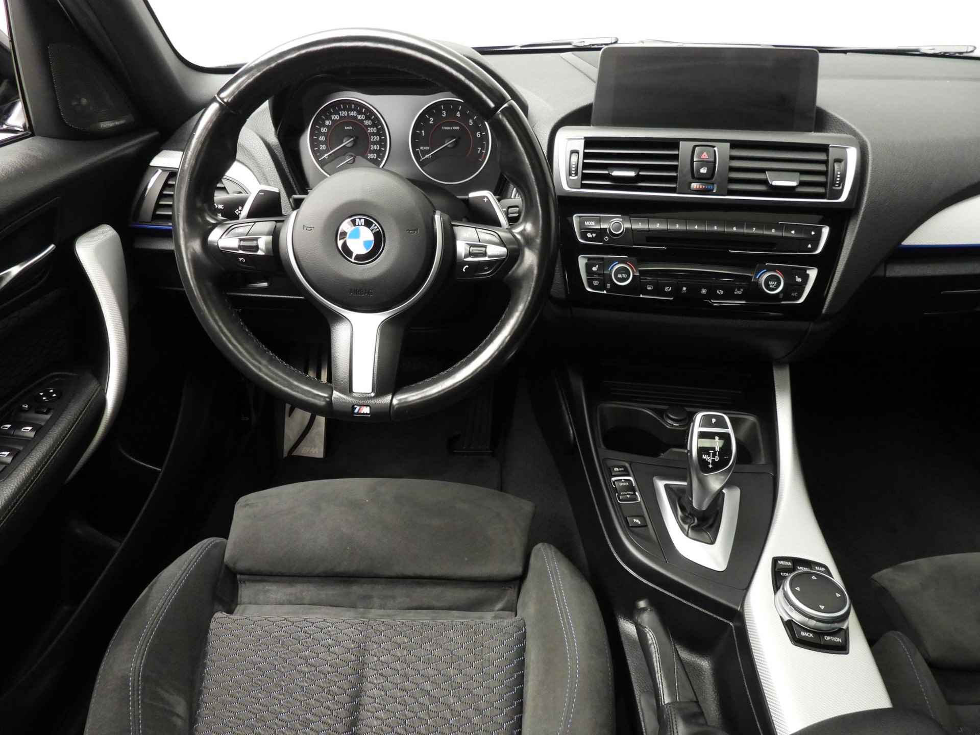 BMW 1-serie 5-deurs M140i | M-Sportpakket | LED | Navigatie | Schuifdak | Elektr. zetels | Keyles go | Harman-kardon sound | Alu 18 inch - 11/48