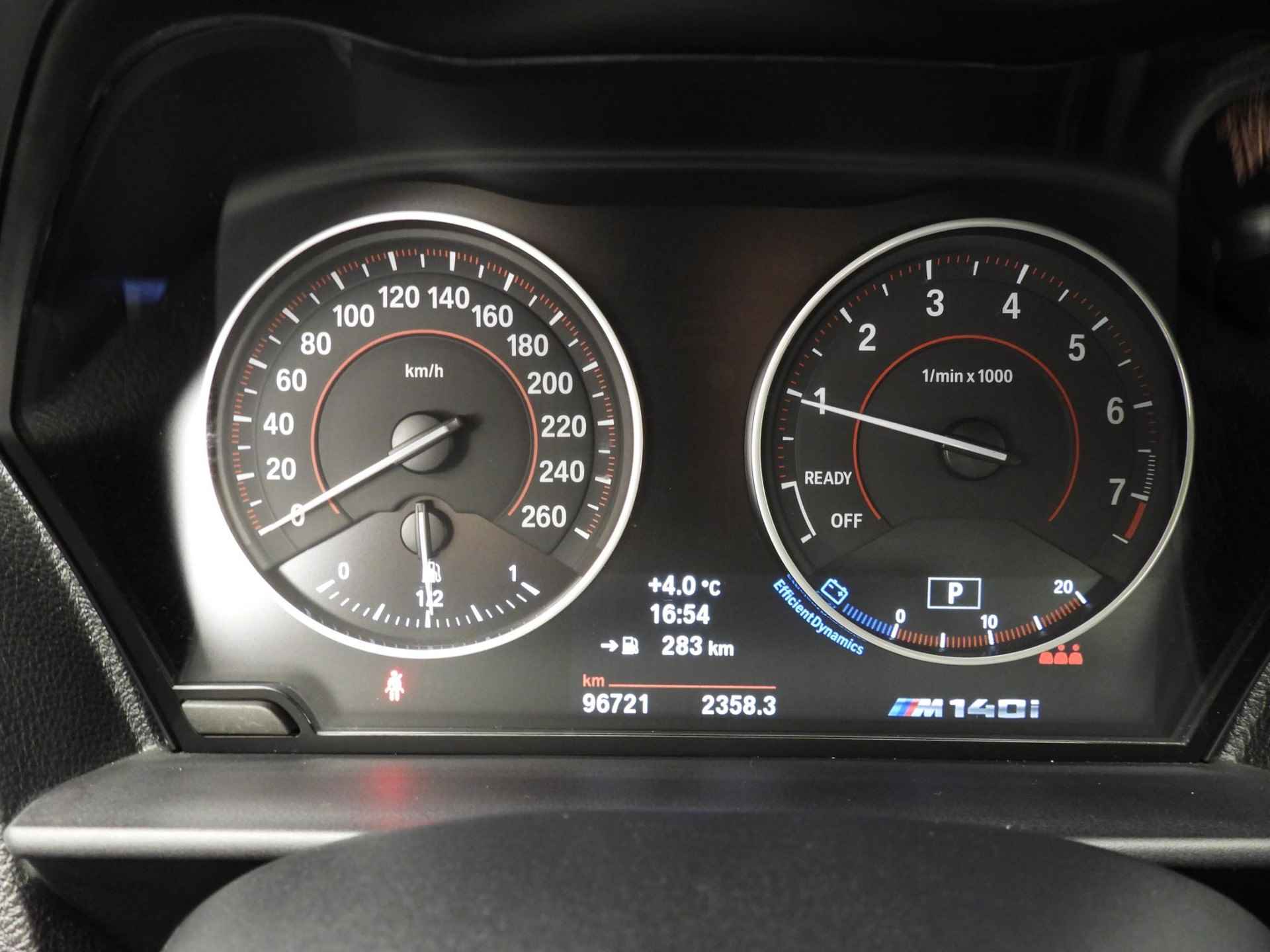 BMW 1-serie 5-deurs M140i | M-Sportpakket | LED | Navigatie | Schuifdak | Elektr. zetels | Keyles go | Harman-kardon sound | Alu 18 inch - 13/48