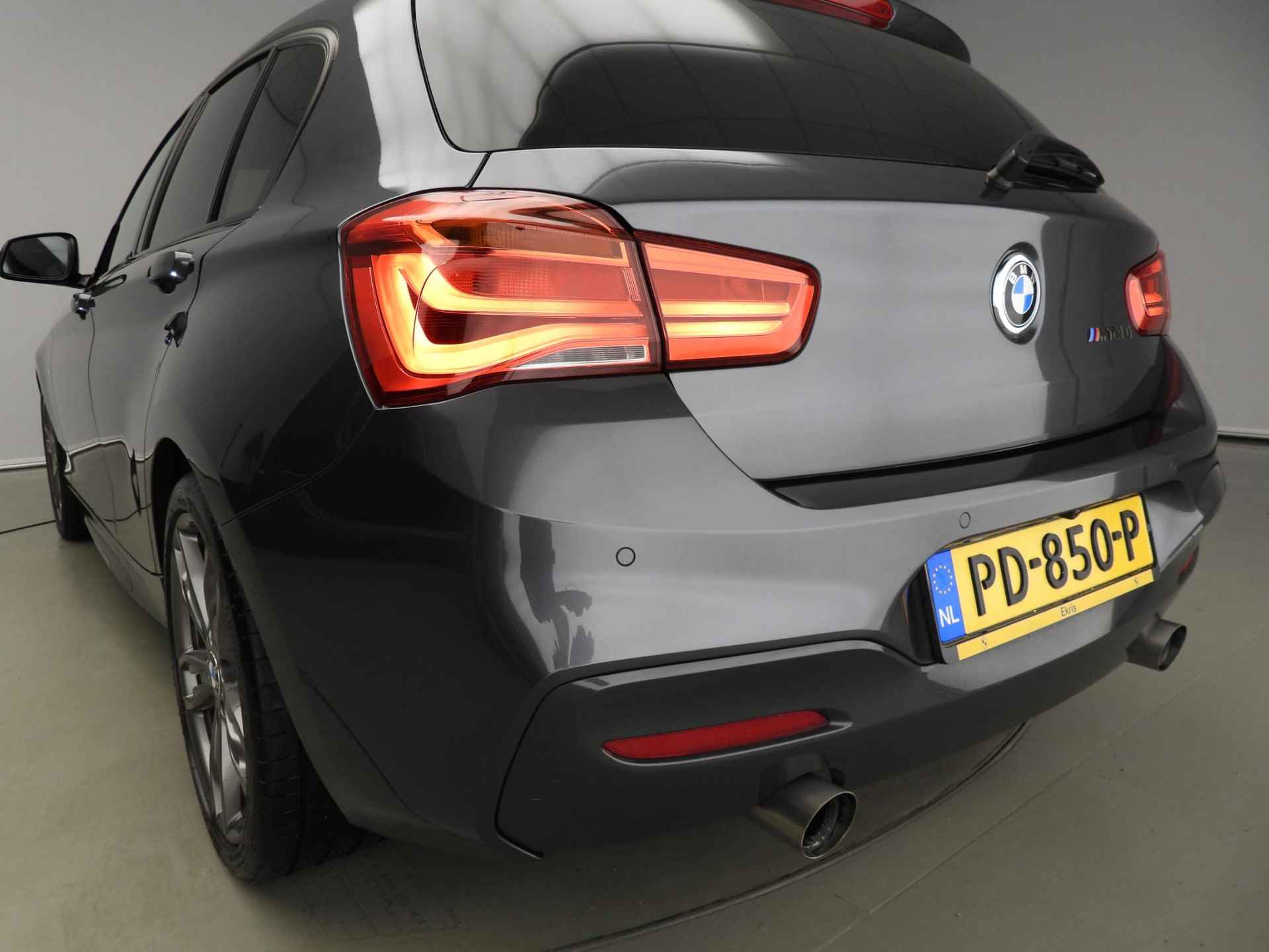 BMW 1-serie 5-deurs M140i | M-Sportpakket | LED | Navigatie | Schuifdak | Elektr. zetels | Keyles go | Harman-kardon sound | Alu 18 inch - 44/48