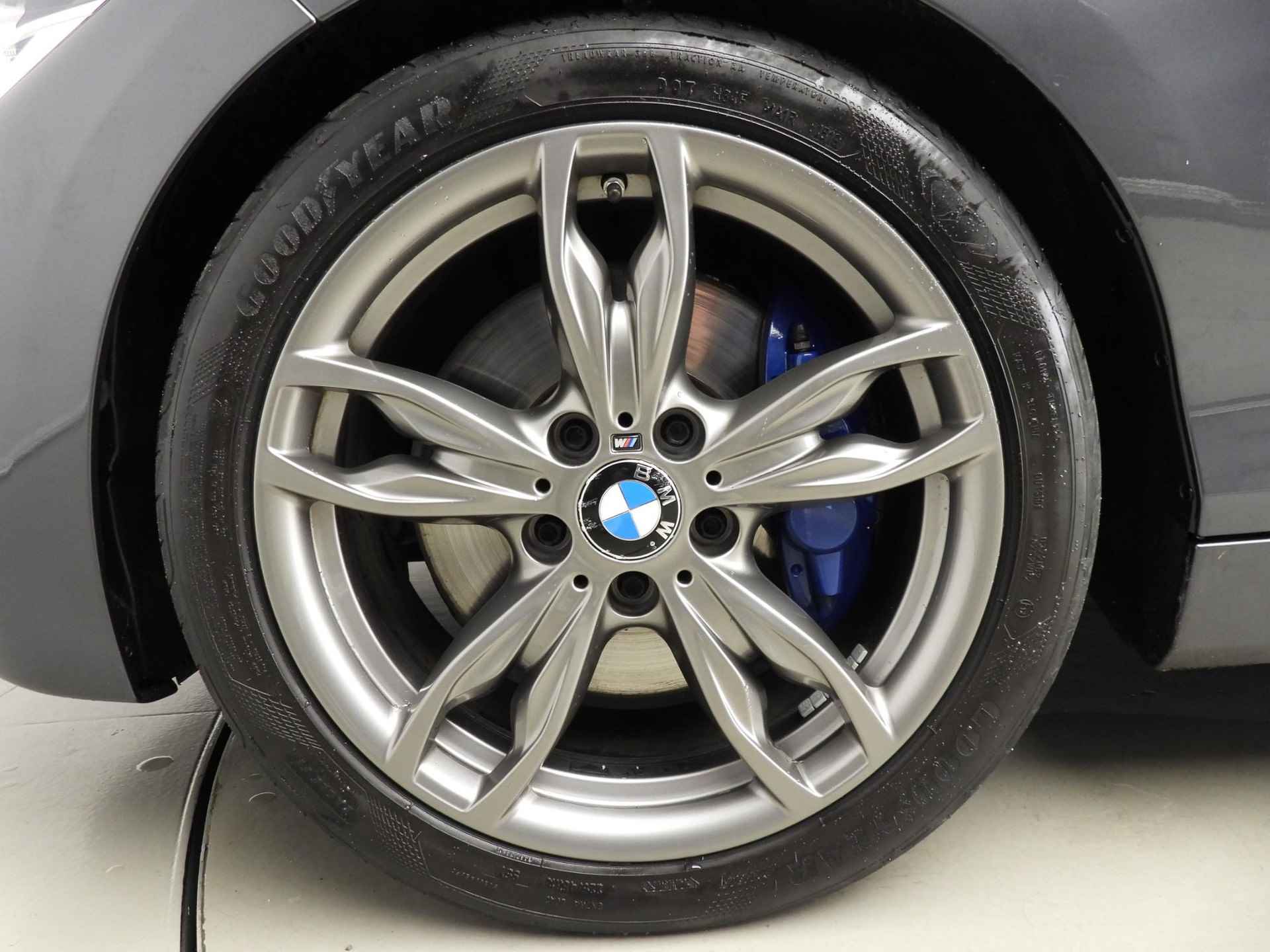 BMW 1-serie 5-deurs M140i | M-Sportpakket | LED | Navigatie | Schuifdak | Elektr. zetels | Keyles go | Harman-kardon sound | Alu 18 inch - 48/48