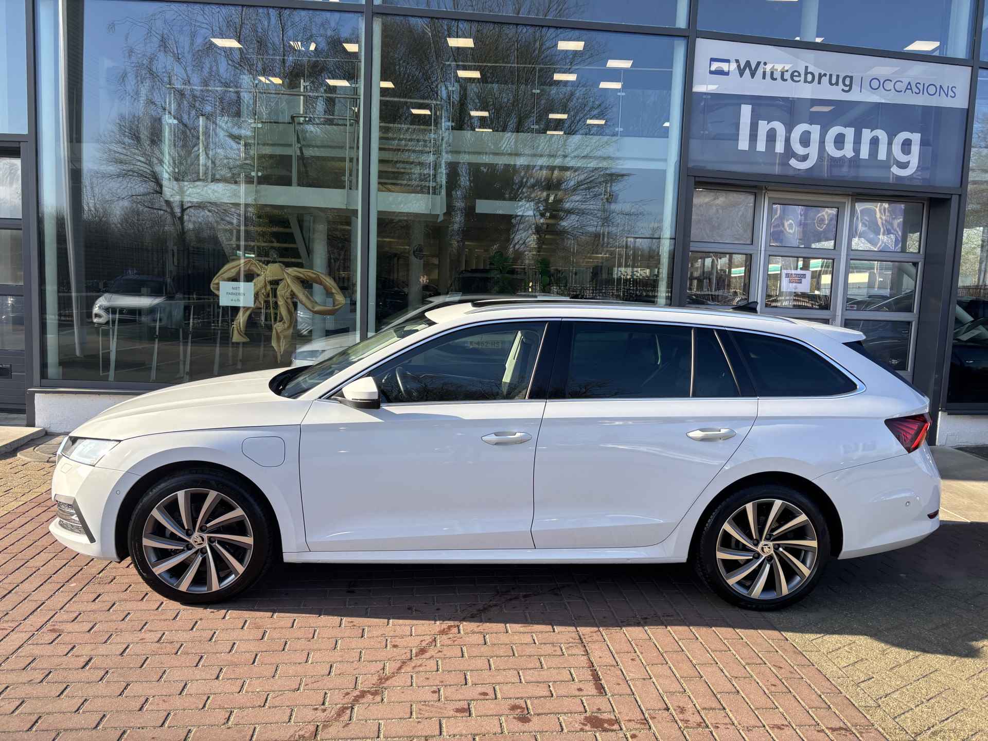 Škoda Octavia Combi 1.4 TSI iV PHEV Business Edition / Panorama dak / Leder interieur / Led Matrix / 18 Inch - 7/36