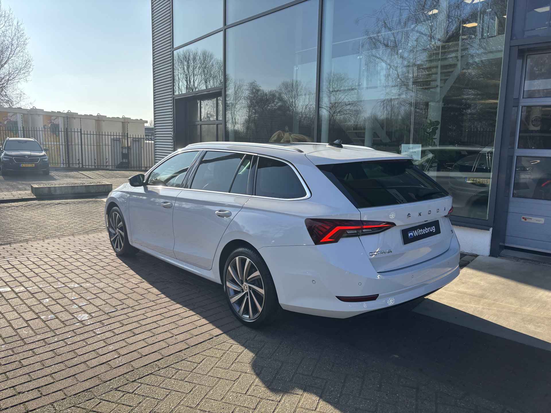 Škoda Octavia Combi 1.4 TSI iV PHEV Business Edition / Panorama dak / Leder interieur / Led Matrix / 18 Inch - 19/36