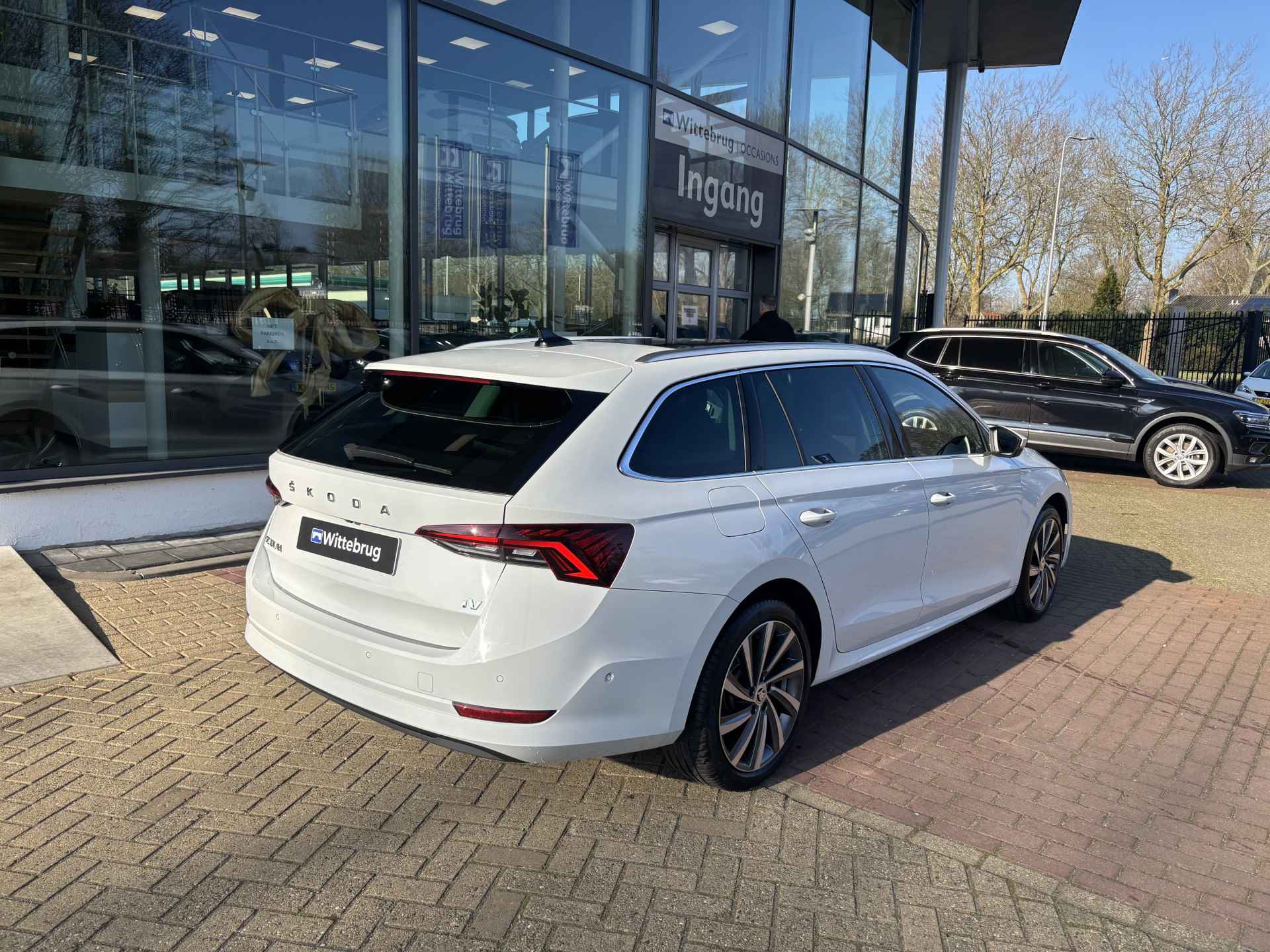 Škoda Octavia Combi 1.4 TSI iV PHEV Business Edition / Panorama dak / Leder interieur / Led Matrix / 18 Inch - 35/36